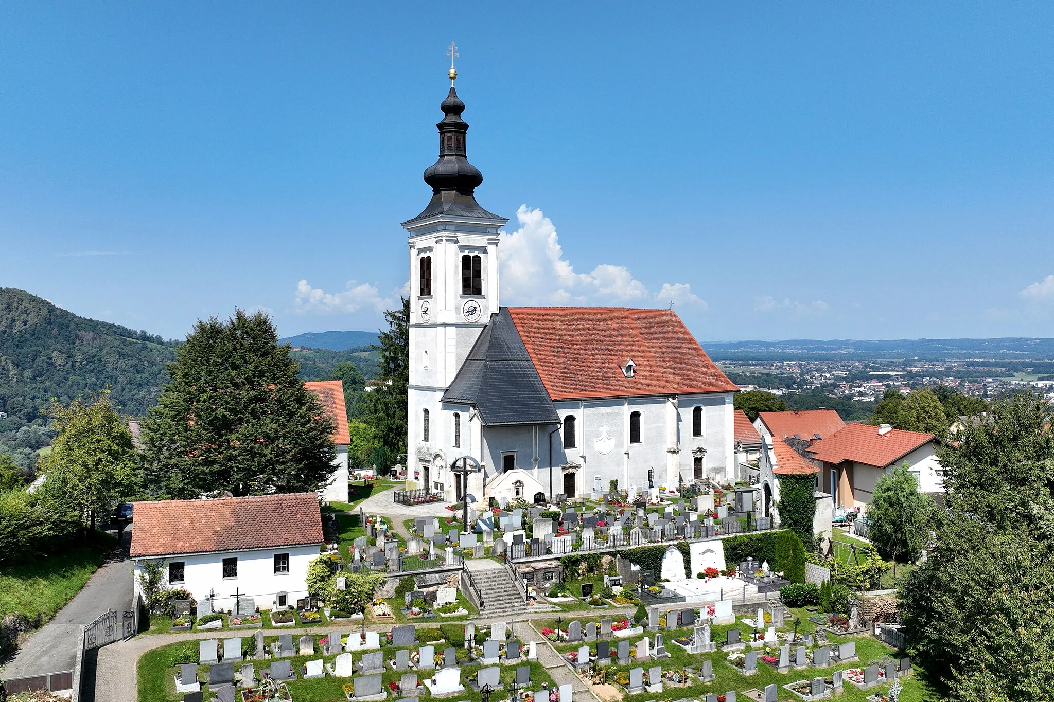 Photo showing: South view of Frauenberg Church in Leibnitz, Austria.