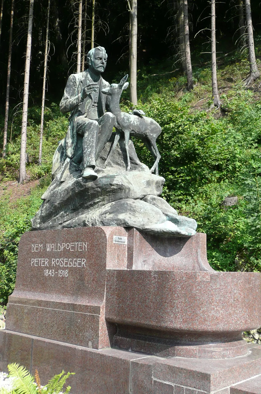 Photo showing: Roseggerbrunnen, Kapfenberg

This media shows the protected monument with the number 116309 in Austria. (Commons, de, Wikidata)