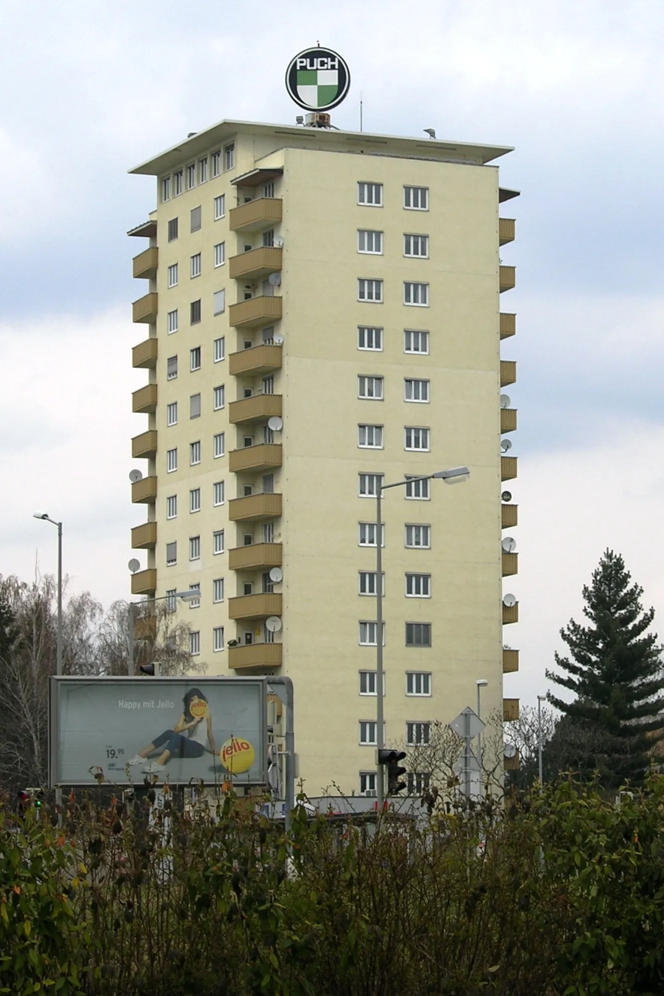 Photo showing: Puch-Hochhaus in Graz, Liebenau, Liebenauer Hauptstr. 309

This media shows the protected monument with the number 122040 in Austria. (Commons, de, Wikidata)