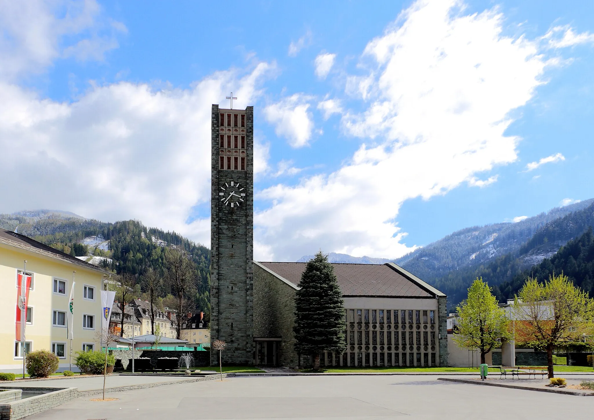 Photo showing: Die neue katholische Pfarrkirche hl. Andreas der steiermärkischen Stadt Trieben. Nach Plänen von Hans Beckers in den Jahren 1961 bis 1963 errichtet.