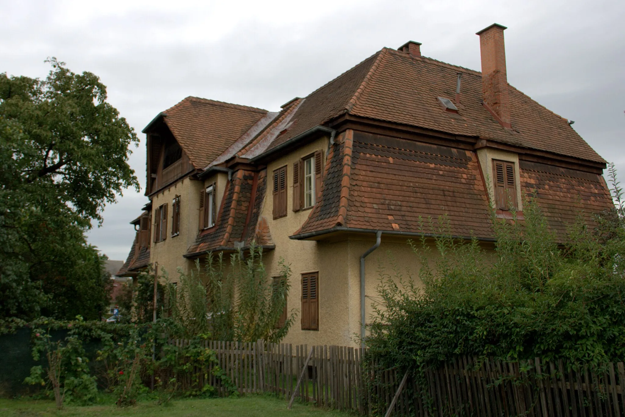 Photo showing: Arbeiterwohnhaus