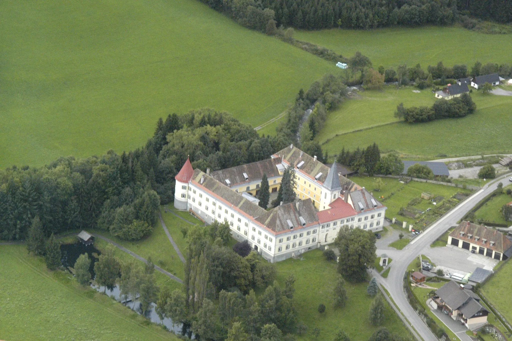 Photo showing: Aerial view of Castle Wasserberg, Gaal, Styria, Austria