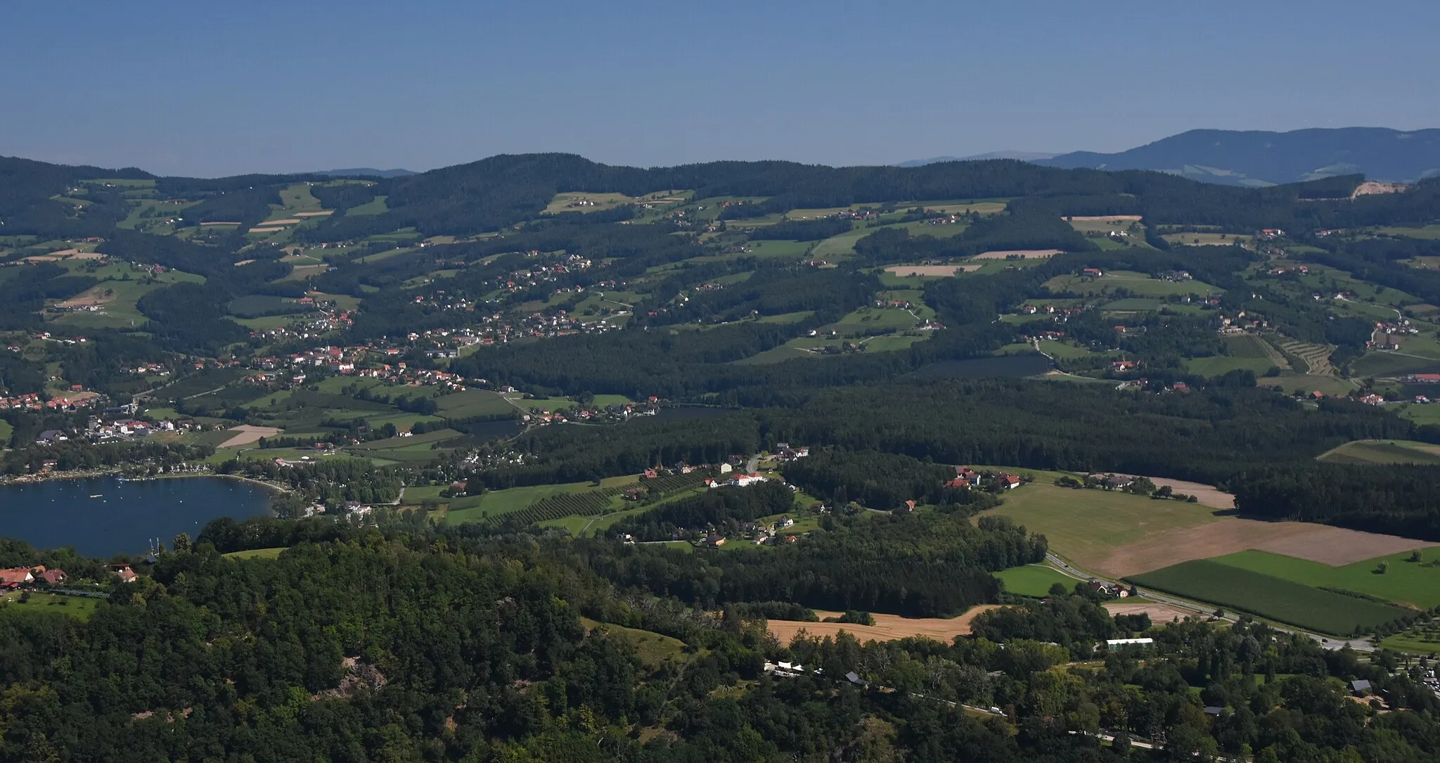 Photo showing: Ansicht von Stubenberg am See, im Hintergrund der Buchkogel