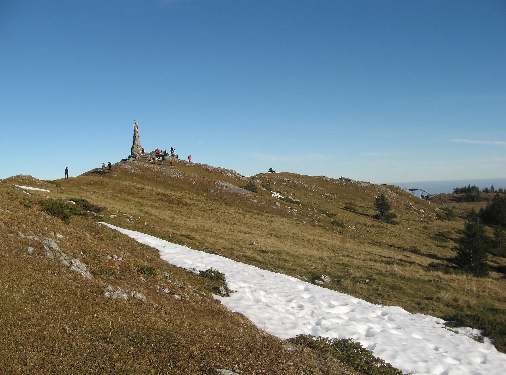 Photo showing: Wölkerkogel mit Madonnenstatue von Westen