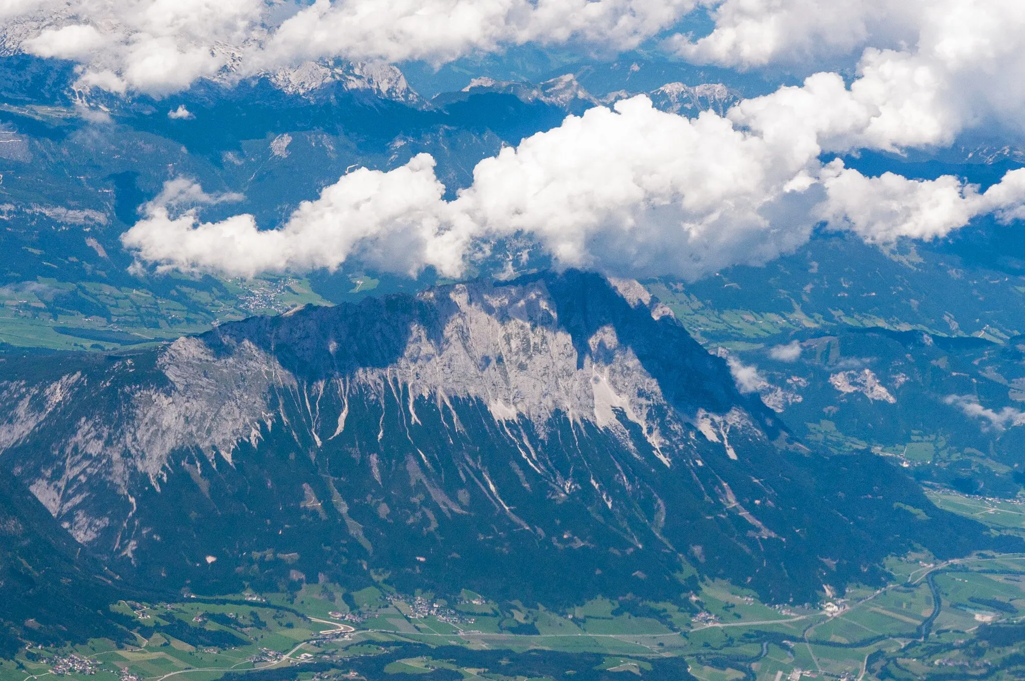 Photo showing: Austria, aerial impressions between Belgrade and Munich. Der Grimming von Süden