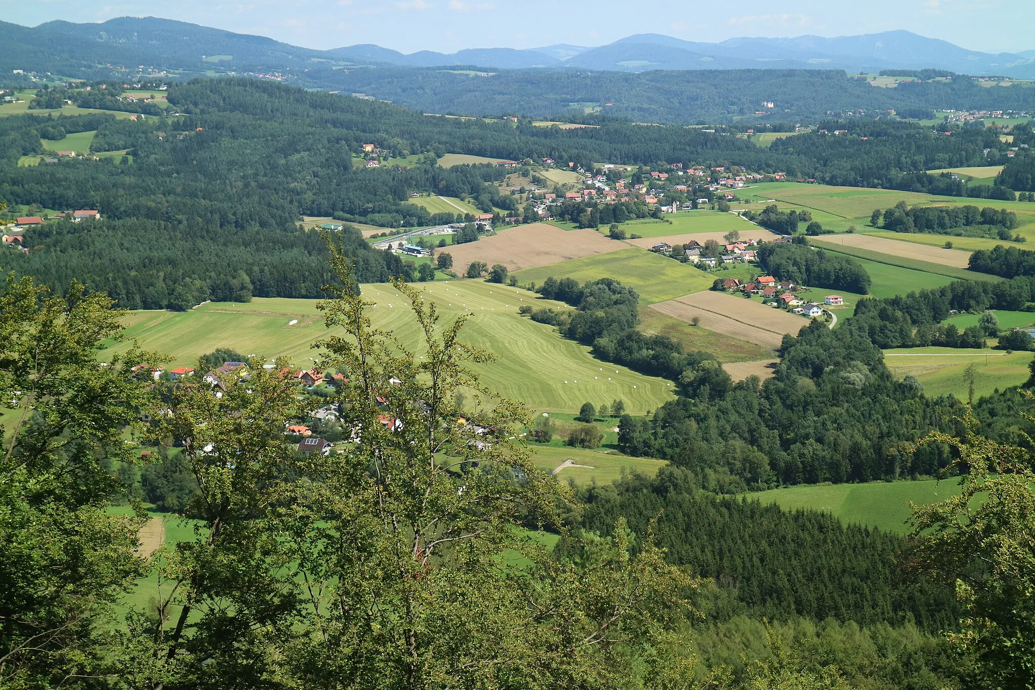 Photo showing: Blick vom Hauenstein nach Nordosten über die Gemeinde Weinitzen (Steiermark)