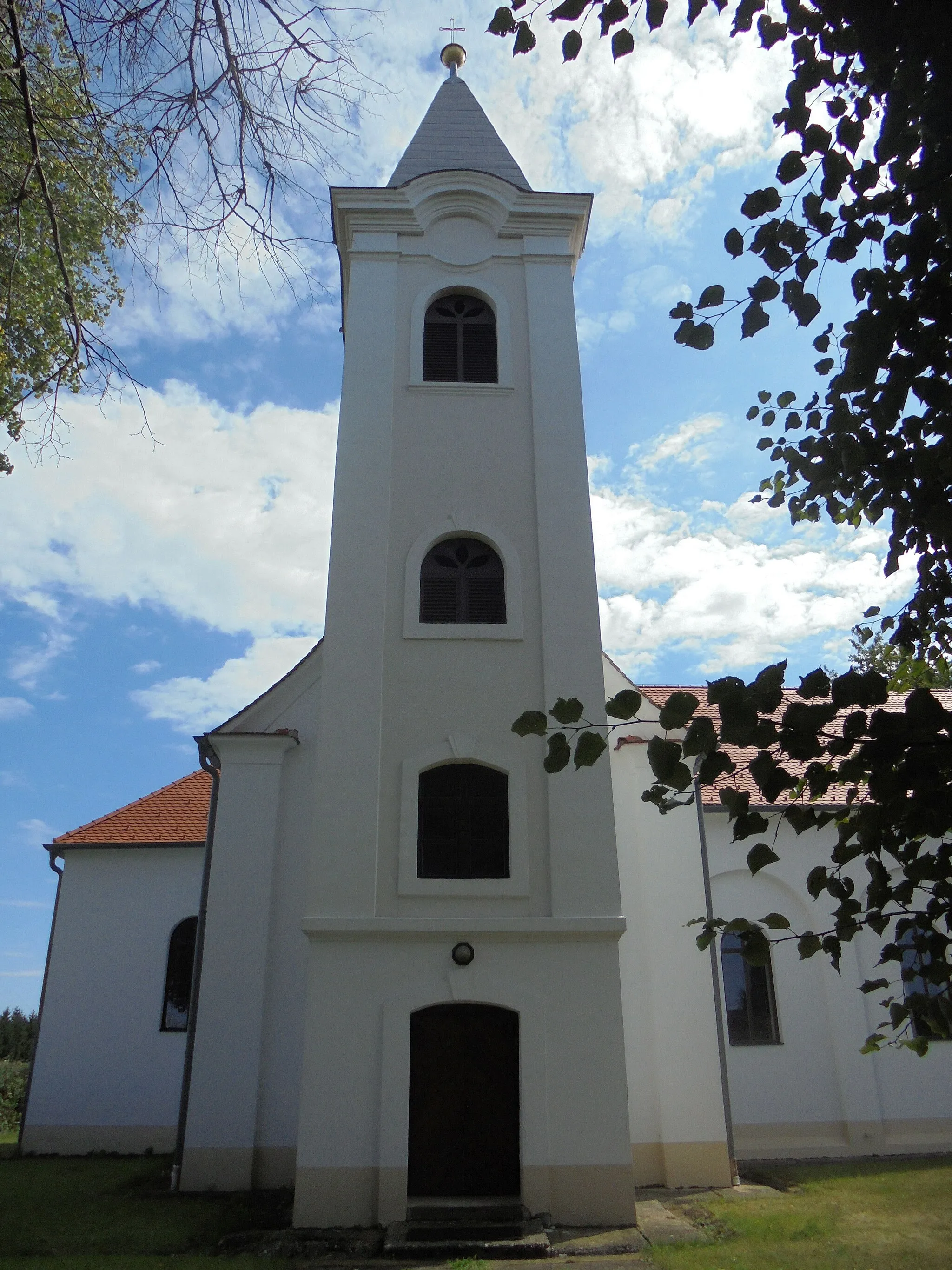 Photo showing: Roman Catholic church in Rábagyarmat, Hungary