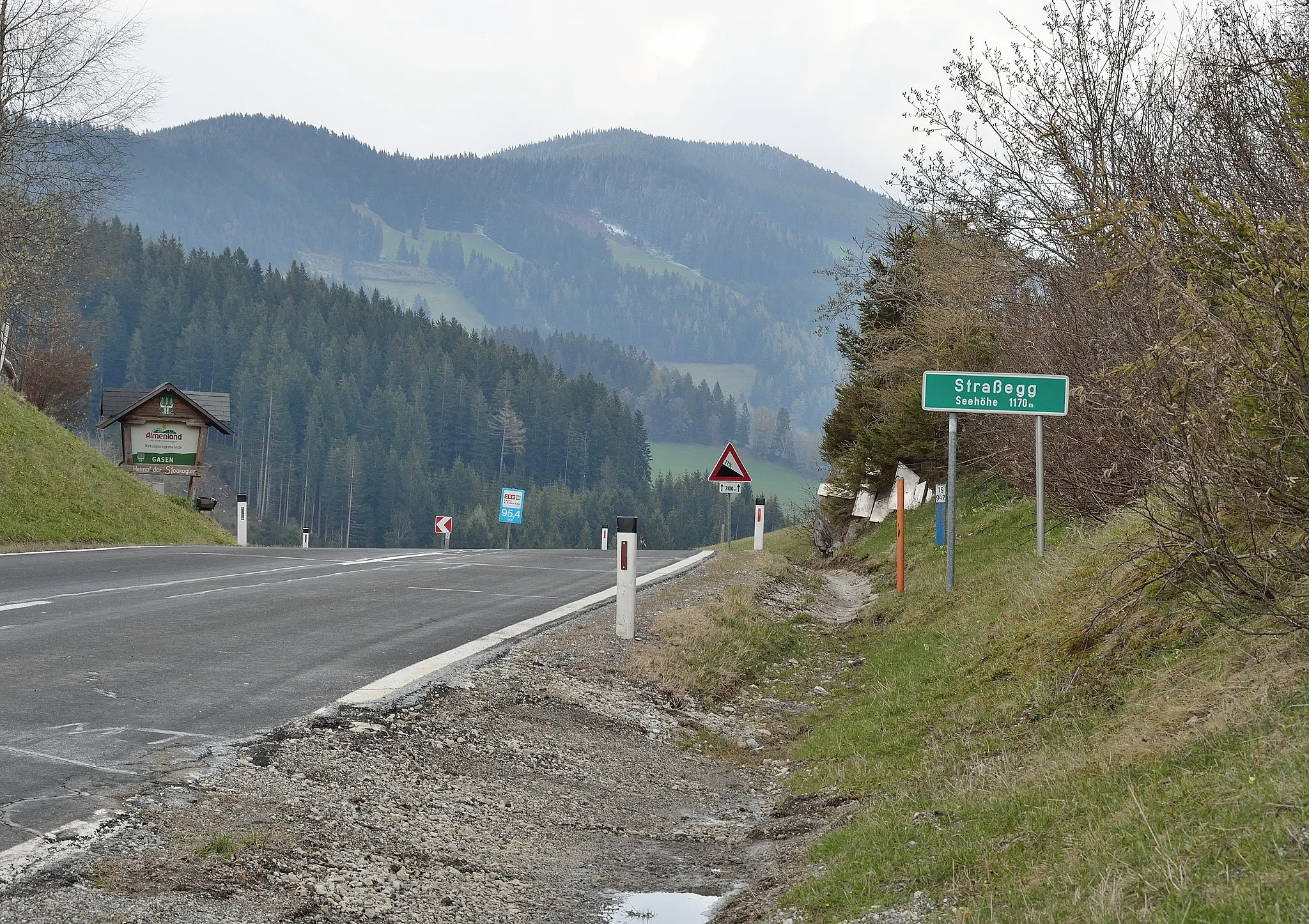 Photo showing: Das Straßegg ist ein 1170 m hoher Passübergang zwischen Gasen und St. Erhard in der Steiermark.