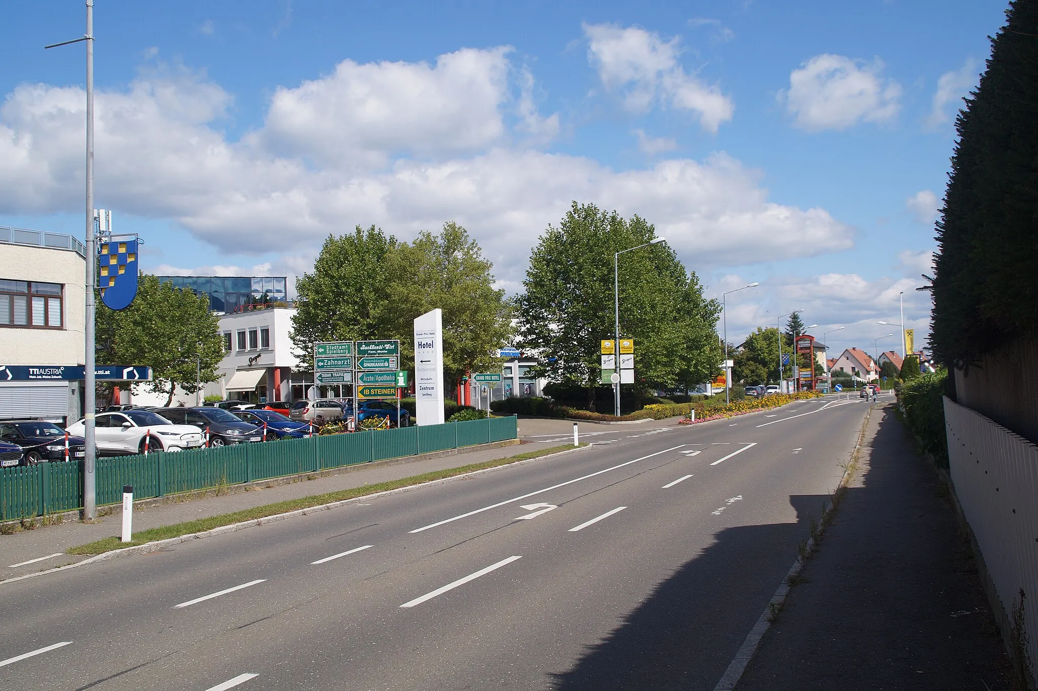 Photo showing: Stadtplatz von Spielberg an der Landesstraße L518. Spielberg, Steiermark, Österreich