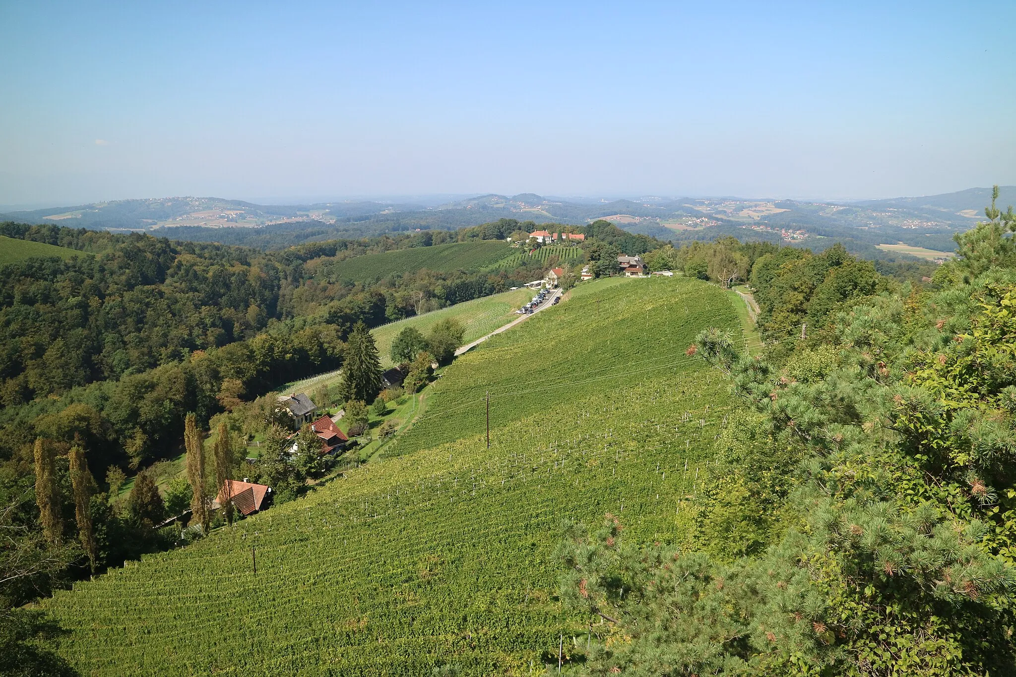 Photo showing: Blick von der Kreuzkogelwarte nach Nordwesten, Gemeinde Leibnitz (Südsteiermark)