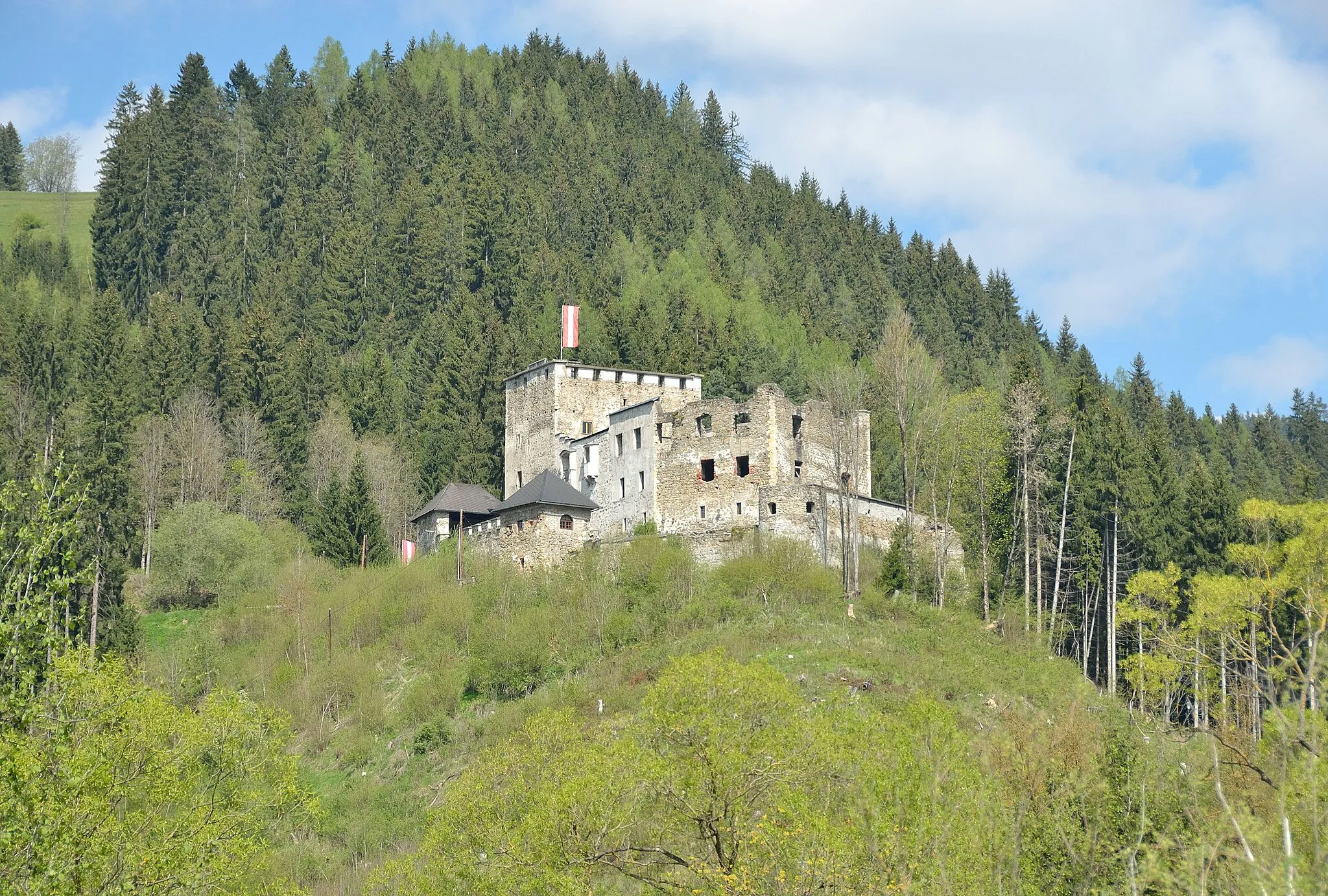 Photo showing: Die Burgruine Lichtenegg in Wartberg im Mürztal in der Steiermark.