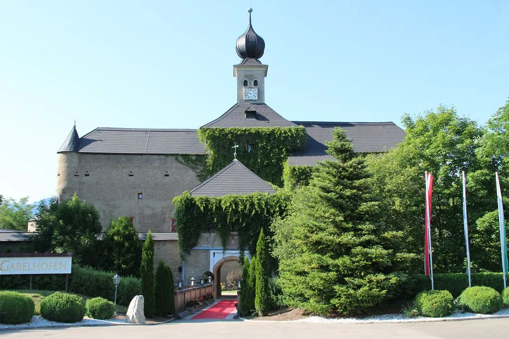 Photo showing: Formula 1 2019 / Schloss Gabelhofen

This media shows the protected monument with the number 36259 in Austria. (Commons, de, Wikidata)