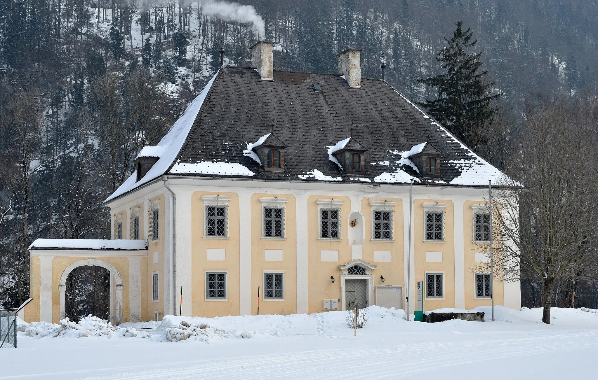Photo showing: The rectory in St. Pankraz, Upper Austria, is protected as a cultural heritage monument.
