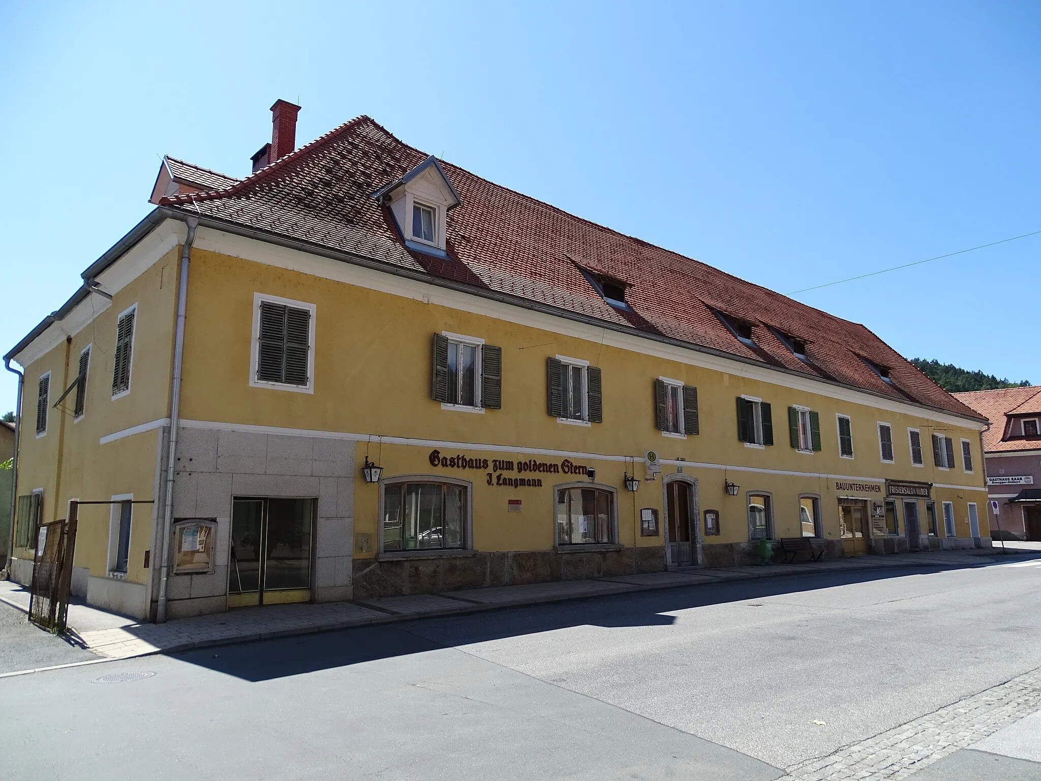 Photo showing: Der Sternwirt mit der Adresse Hauptplatz Nr. 6 in Gratwein. Das Gebäude wurde 1535 erstmals erwähnt und war unter anderem im 16. Jahrhunderts Sitz des Landgerichtes Rein-Gratwein.
