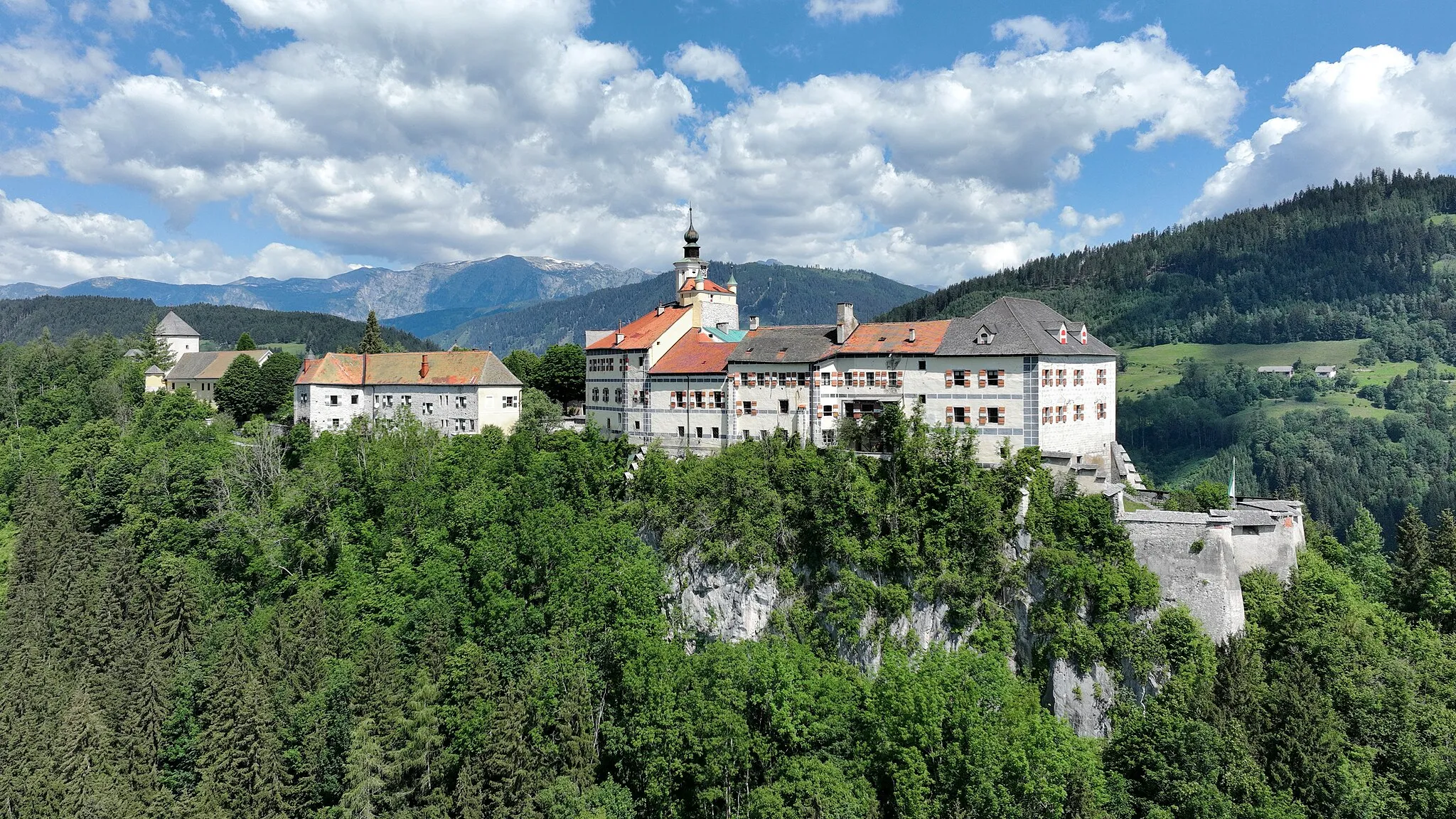 Photo showing: South view of Strechau Castle in Lassing, Austria.