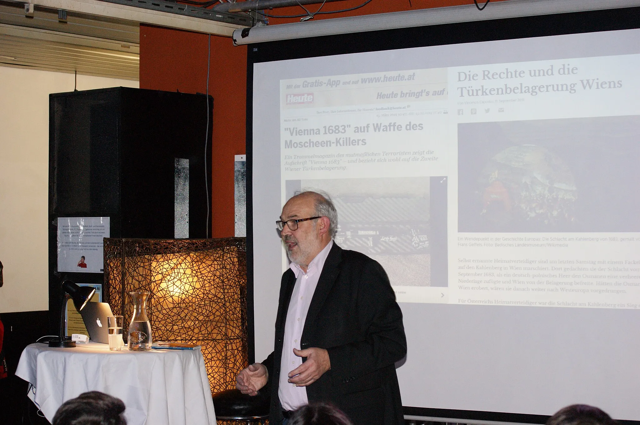 Photo showing: Werner Bundschuh during a lecture on neo-nazism and racism in Vorarlberg at the youth work in Lustenau, Vorarlberg, Austria. Werner Bundschuh (* 1951) is a historian and teacher.