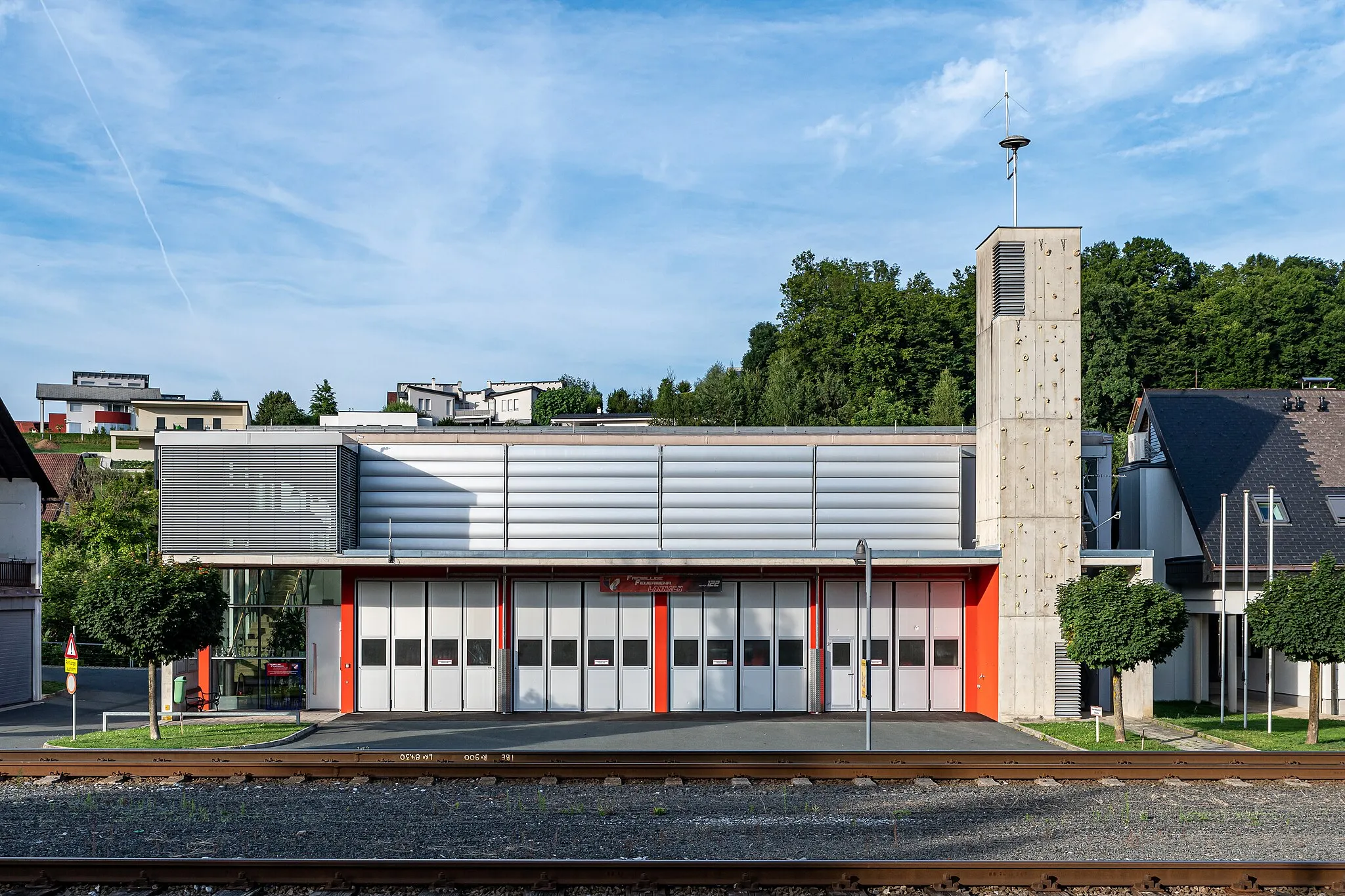Photo showing: The fire station of the voluntary fire brigade of Lannach (Styria) is located in Schwarzwiesenstraße.