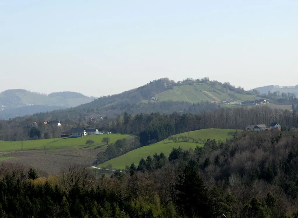 Photo showing: The Burgstallkogel (Grillkogel) in the Sulm valley, the site of an Urnfield and Hallstatt culture settlement from 800-600 B.C.