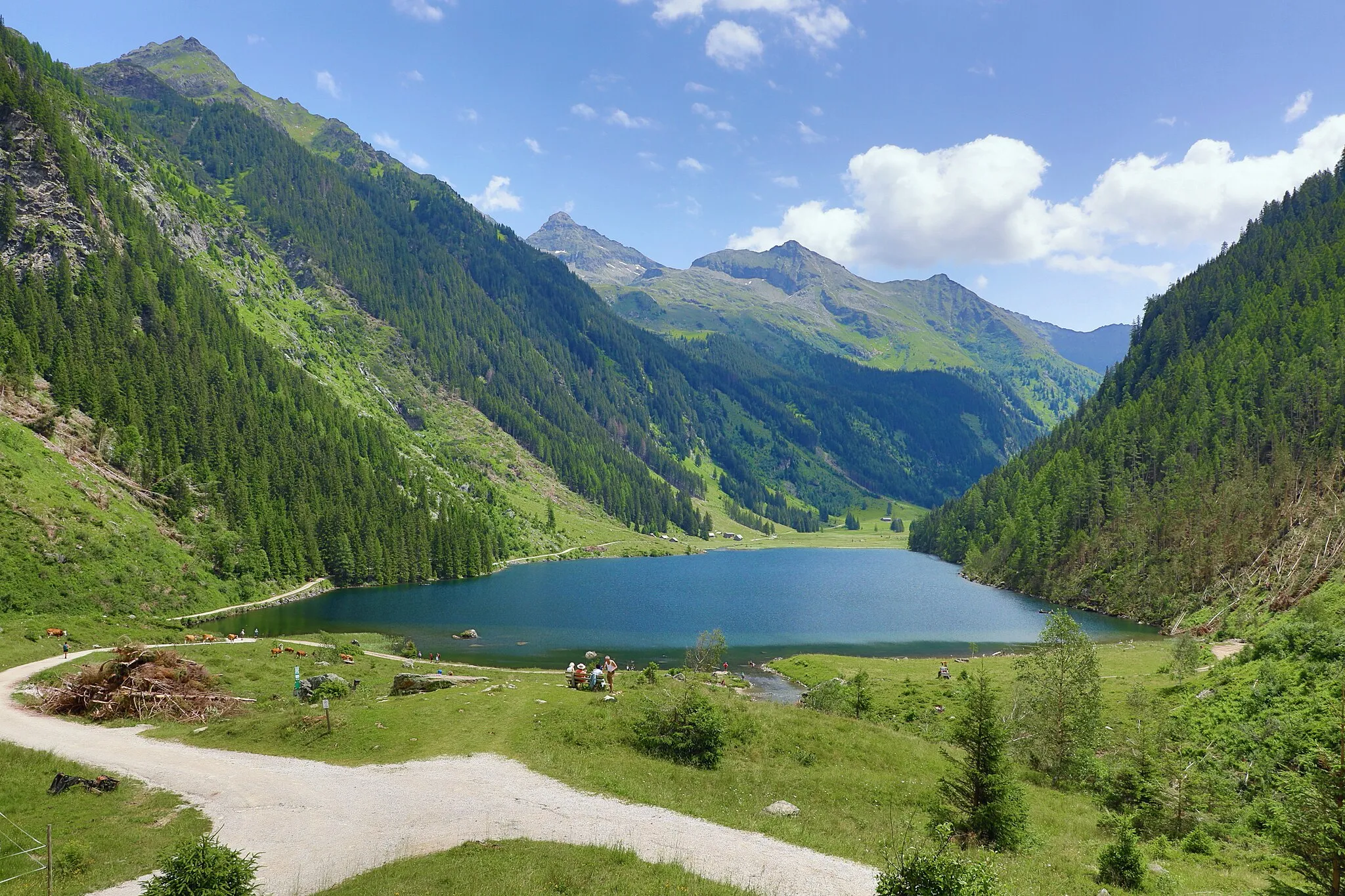 Photo showing: West view of the Riesachsee in Schladming, Austria.