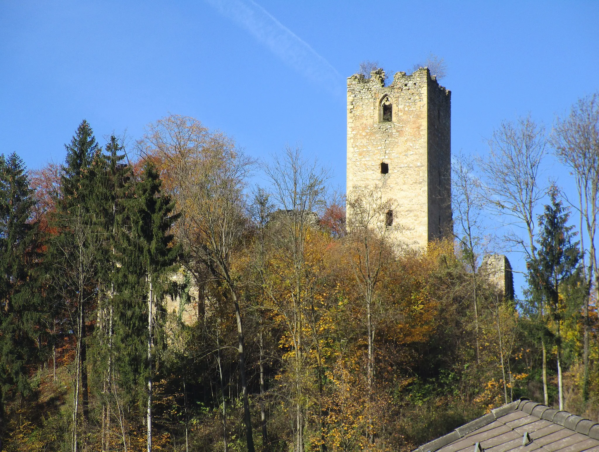 Photo showing: Ruine Sturmberg in der Gemeinde Naas von Südosten