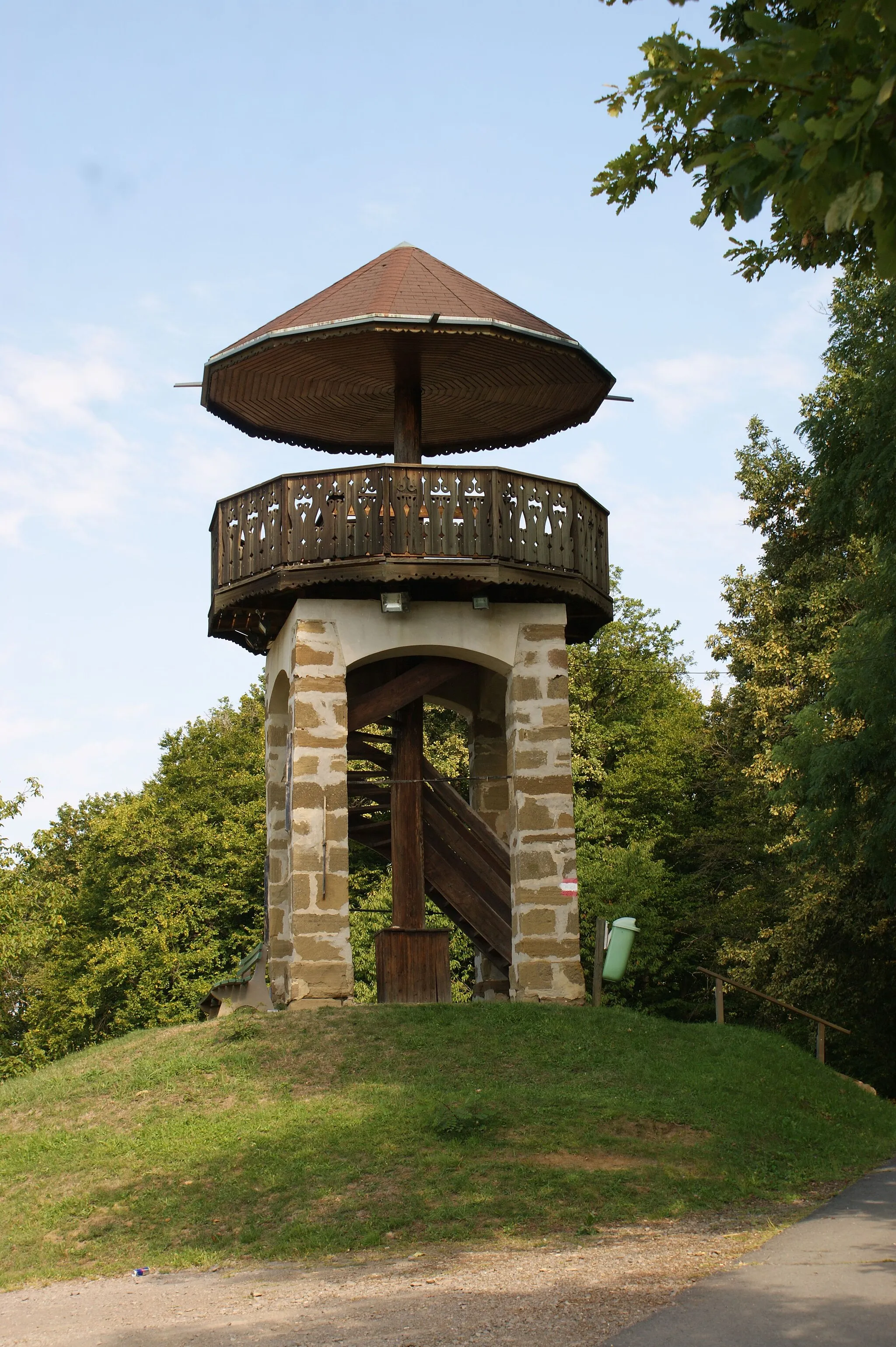 Photo showing: Observation tower "Albrechtswarte", alsoː "Parapluie", Bairisch Kölldorf, Styria, Austria.