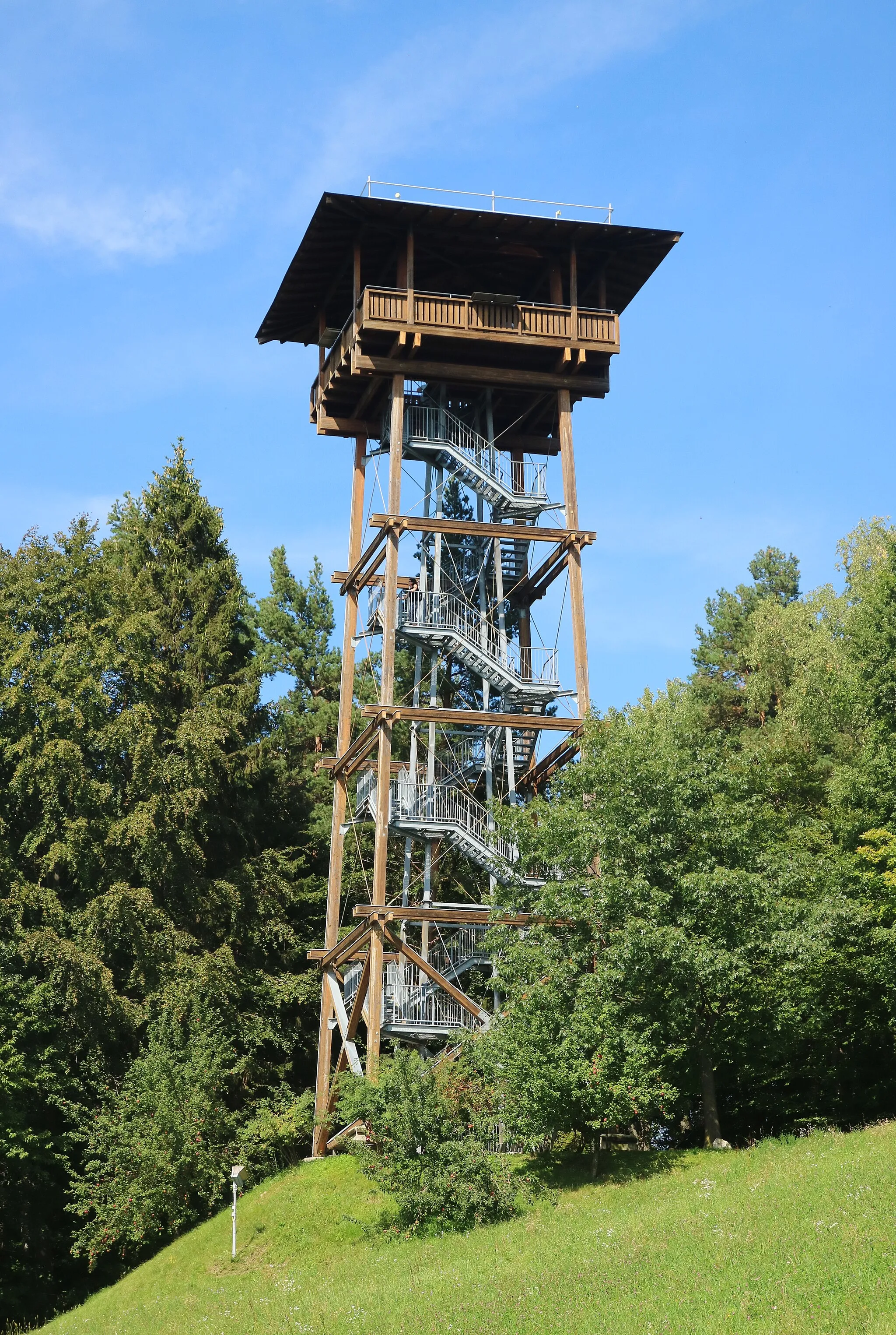 Photo showing: Kreuzbergwarte von Süden, Gemeinde Leutschach an der Weinstraße (Südsteiermark)