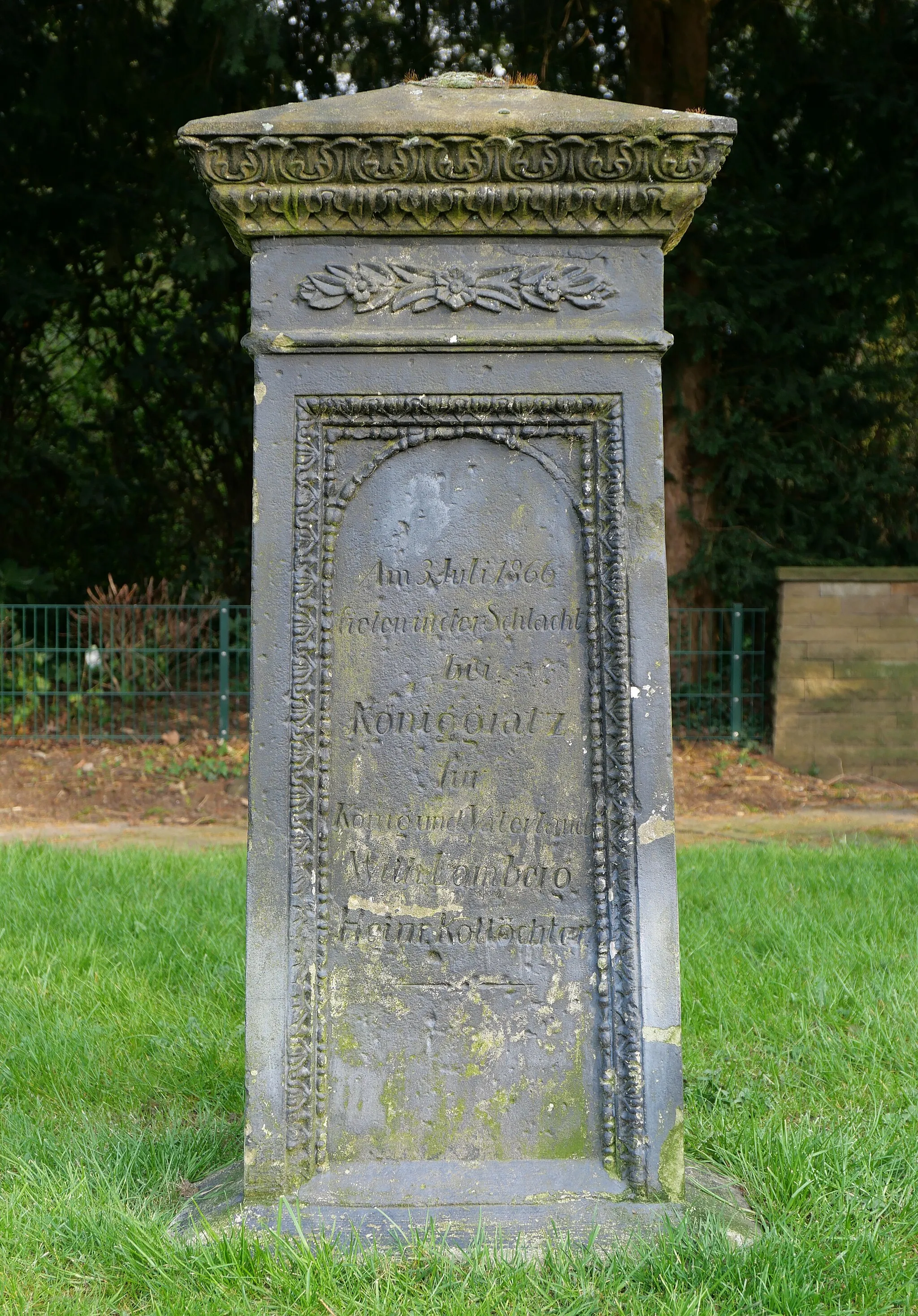 Photo showing: Memorial of the Battle of Königgrätz, which took place on 3 July 1866 and was the decisive battle of the Austro-Prussian War, at the northern entrance of the communal cemetery of the Eppendorf district in the city of Bochum, western Germany. The monument was set up in 1867 to commemorate to sons of the then village who were killed in the battle: Wilhelm Lamberg and Heinrich Kollöchter.