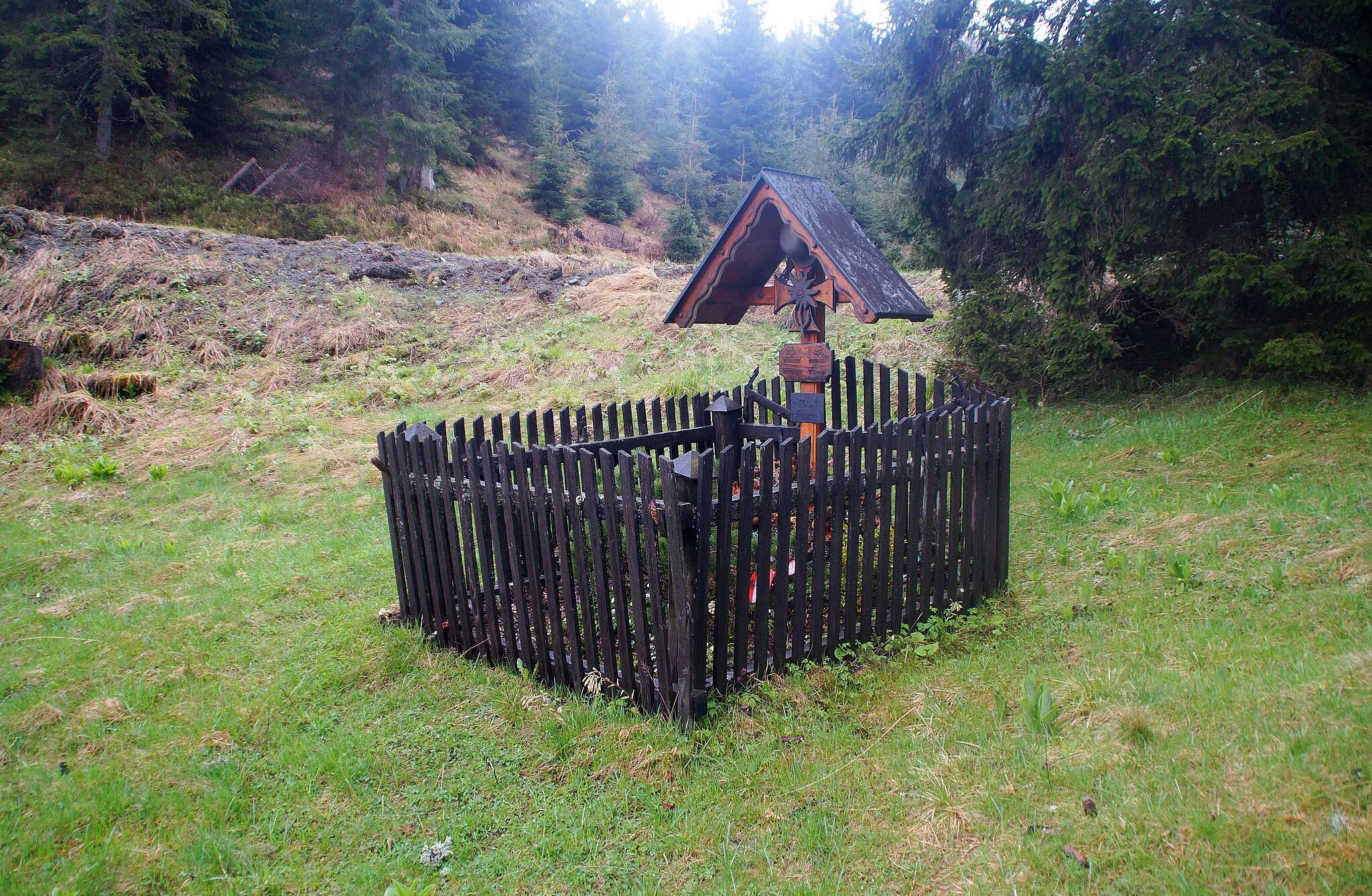 Photo showing: Im großen Gößgraben, Grab des ungekannten Soldaten am Pöllasattel. Göß, Leoben, Steiermark, Österreich