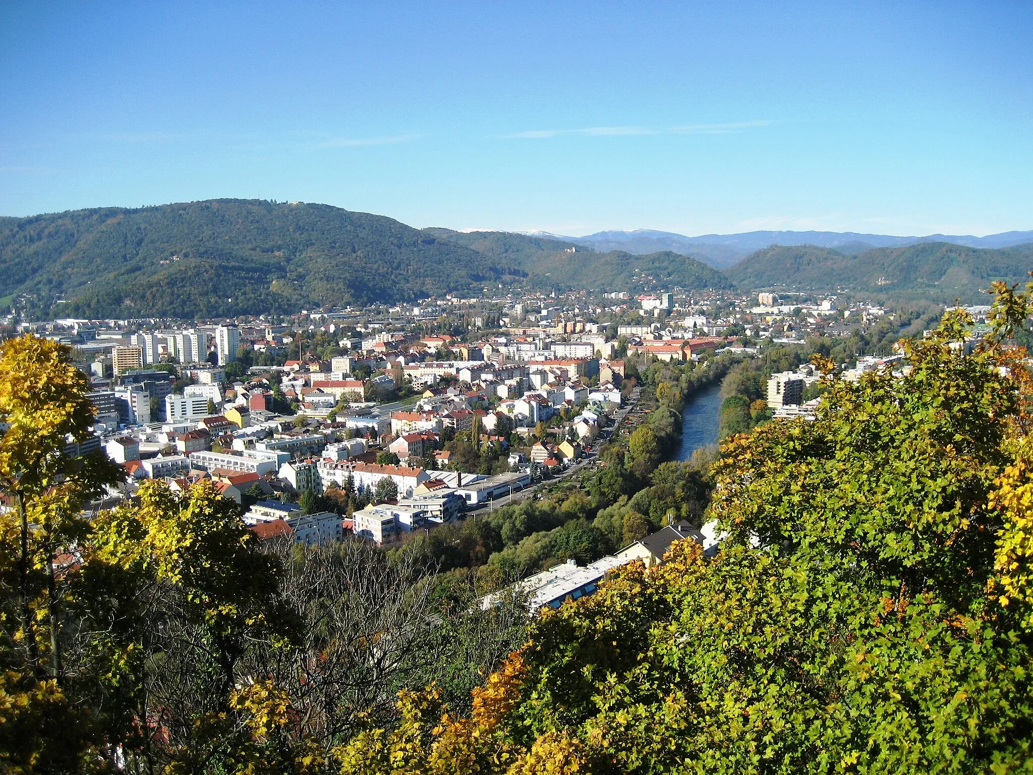 Photo showing: Graz, Austria. View ftom Schloßberg in diection north: Left: Mountain Plabutsch, then Ruinenberg.