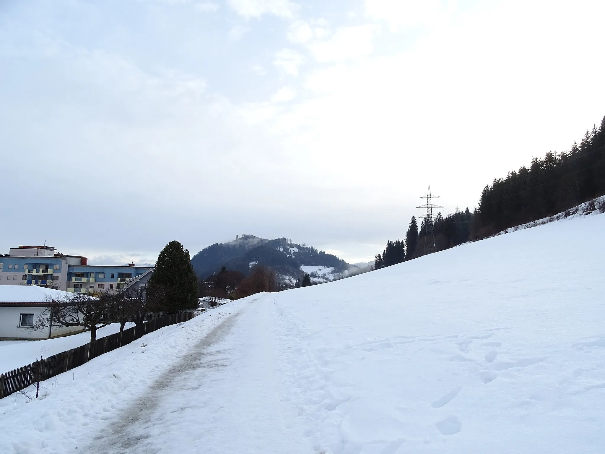 Photo showing: Blick vom Anni-Leitner-Weg in Judenburg nach Westen auf die Ostseite des Liechtensteinberg