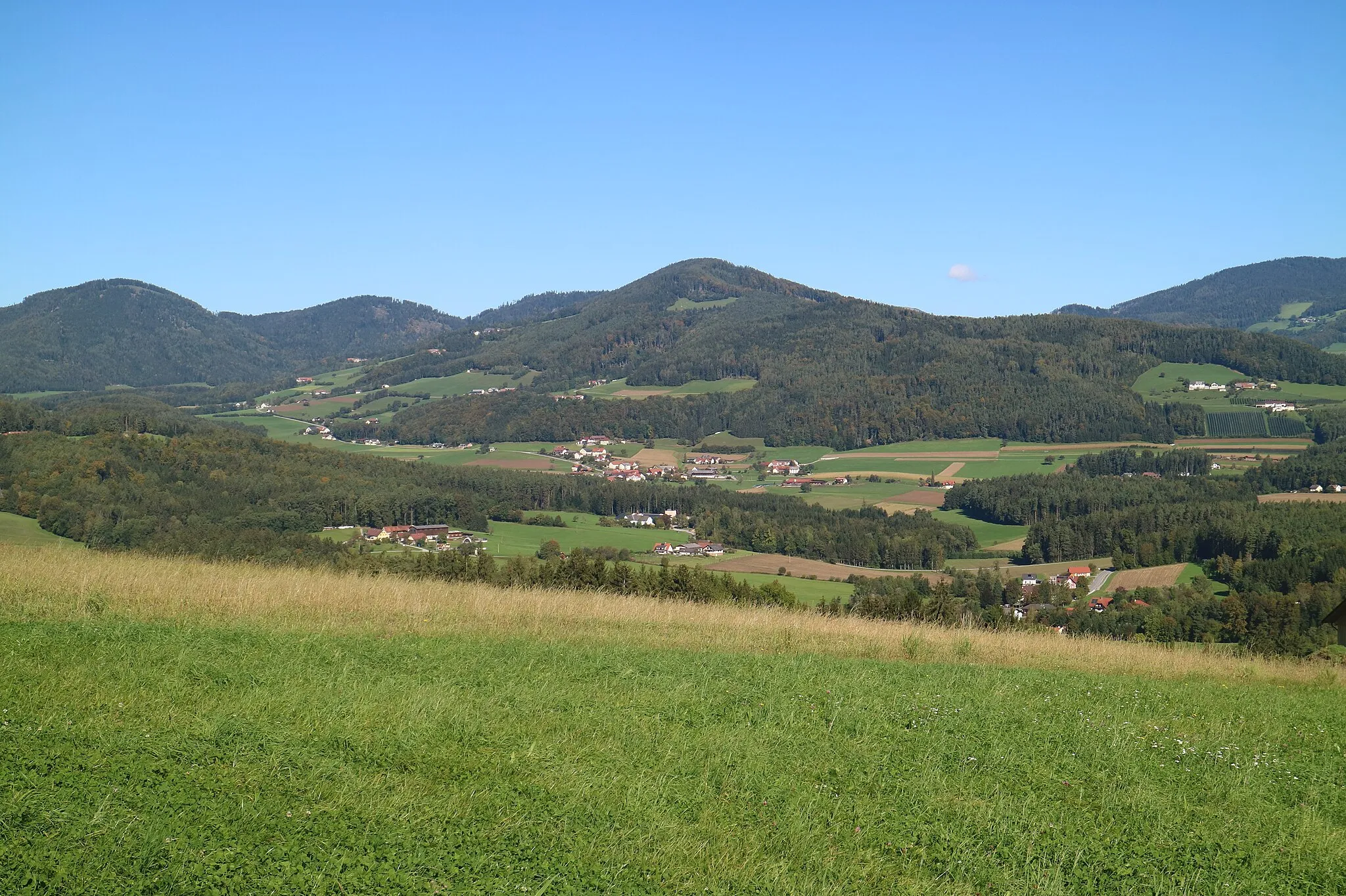 Photo showing: Blick vom Steinberg zu Sattelberg (links) und Stroß, Gemeinde Mortantsch, Steiermark