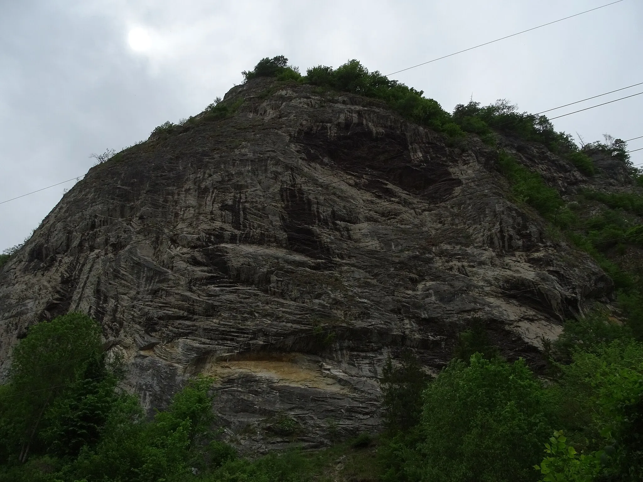 Photo showing: Eine Felswand am Osthang des Kugelsteins bei der E-Werkstraße in Deutschfeistritz