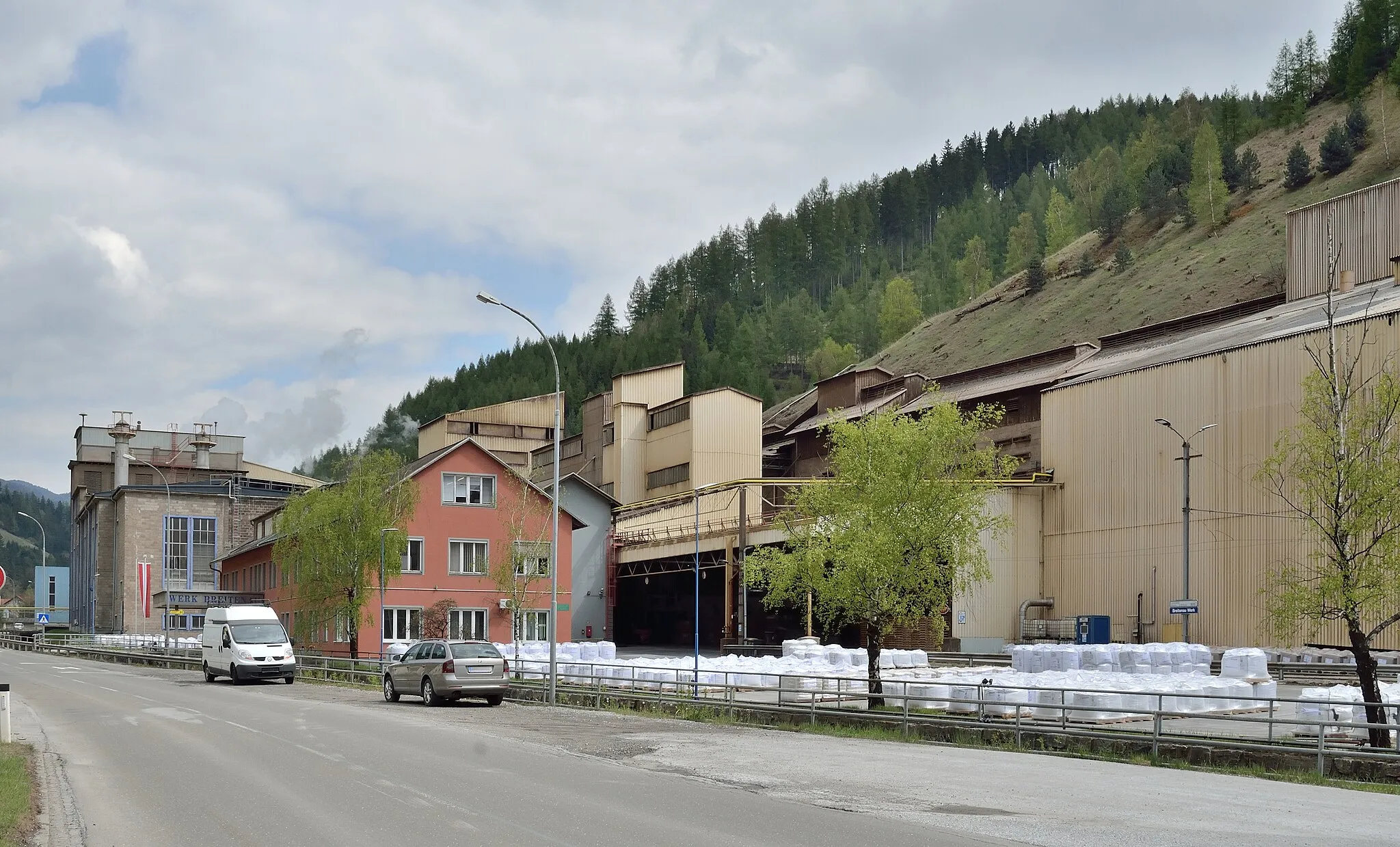 Photo showing: Das Magnesitwerk Veitsch-Radex in Breitenau am Hochlantsch in der Steiermark gehört zum RHI Konzern.