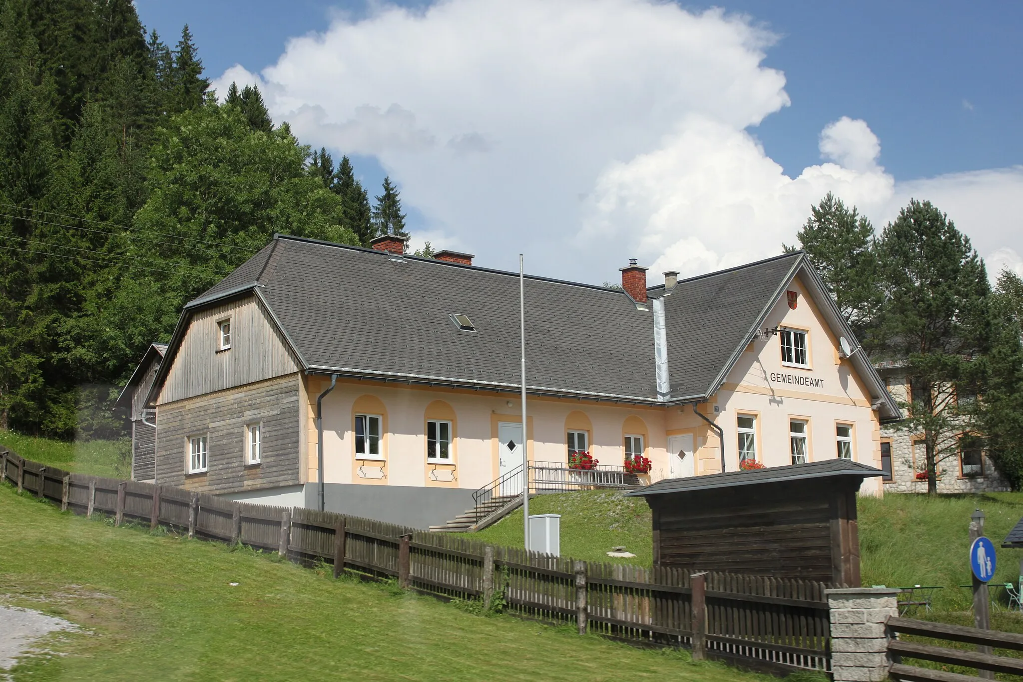 Photo showing: Gemeindeamt von Halltal in der Steiermark