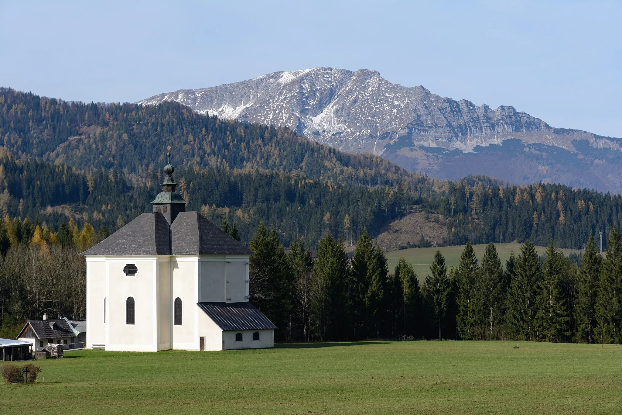 Photo showing: Subsidiary church St. Sebastian with the Ötscher (1,893 metres (6,211 ft)) - view from St. Sebastian, municipality of Mariazell, Styria, Austria