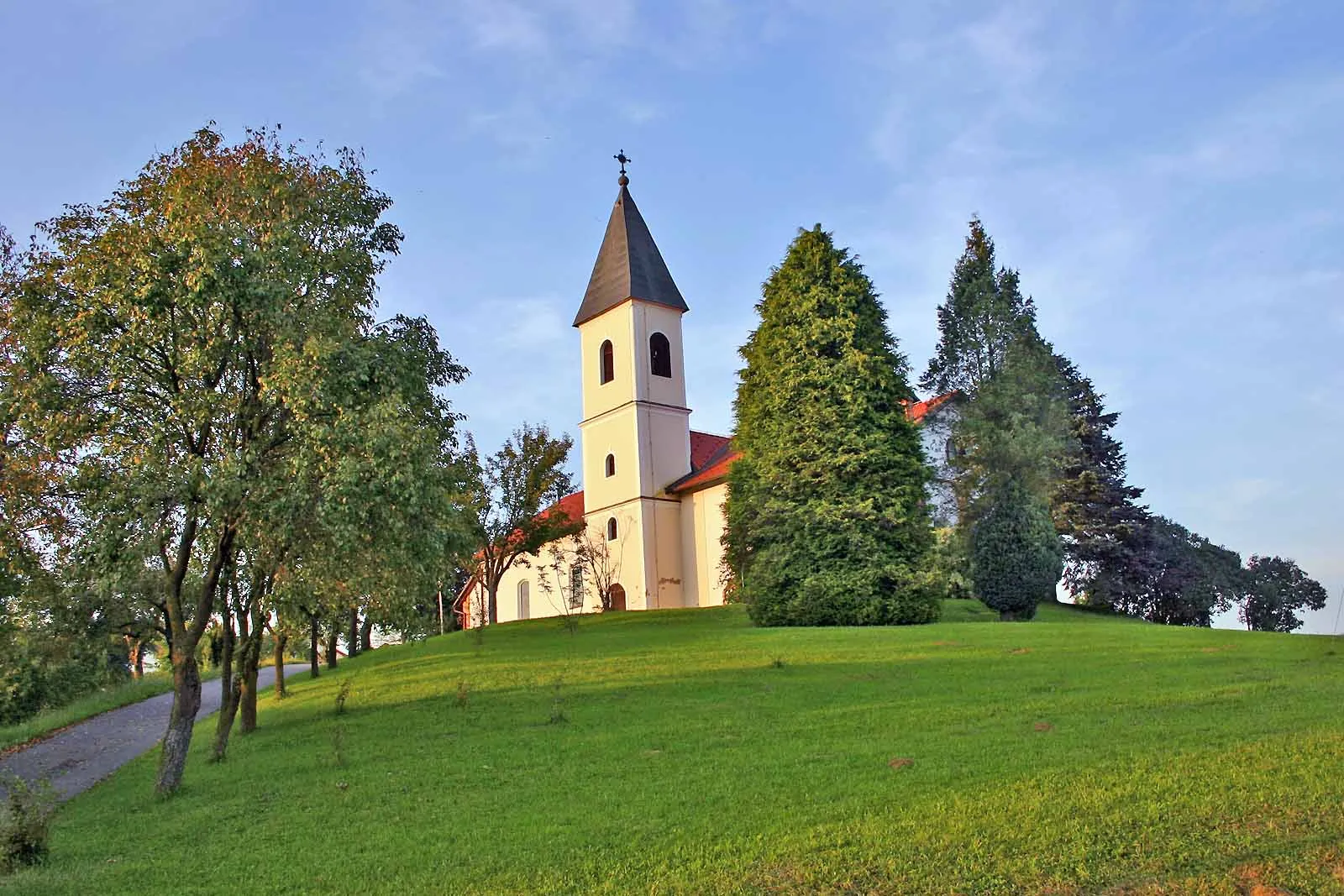 Photo showing: Saints Cosmas and Damian church,  Kuzma.