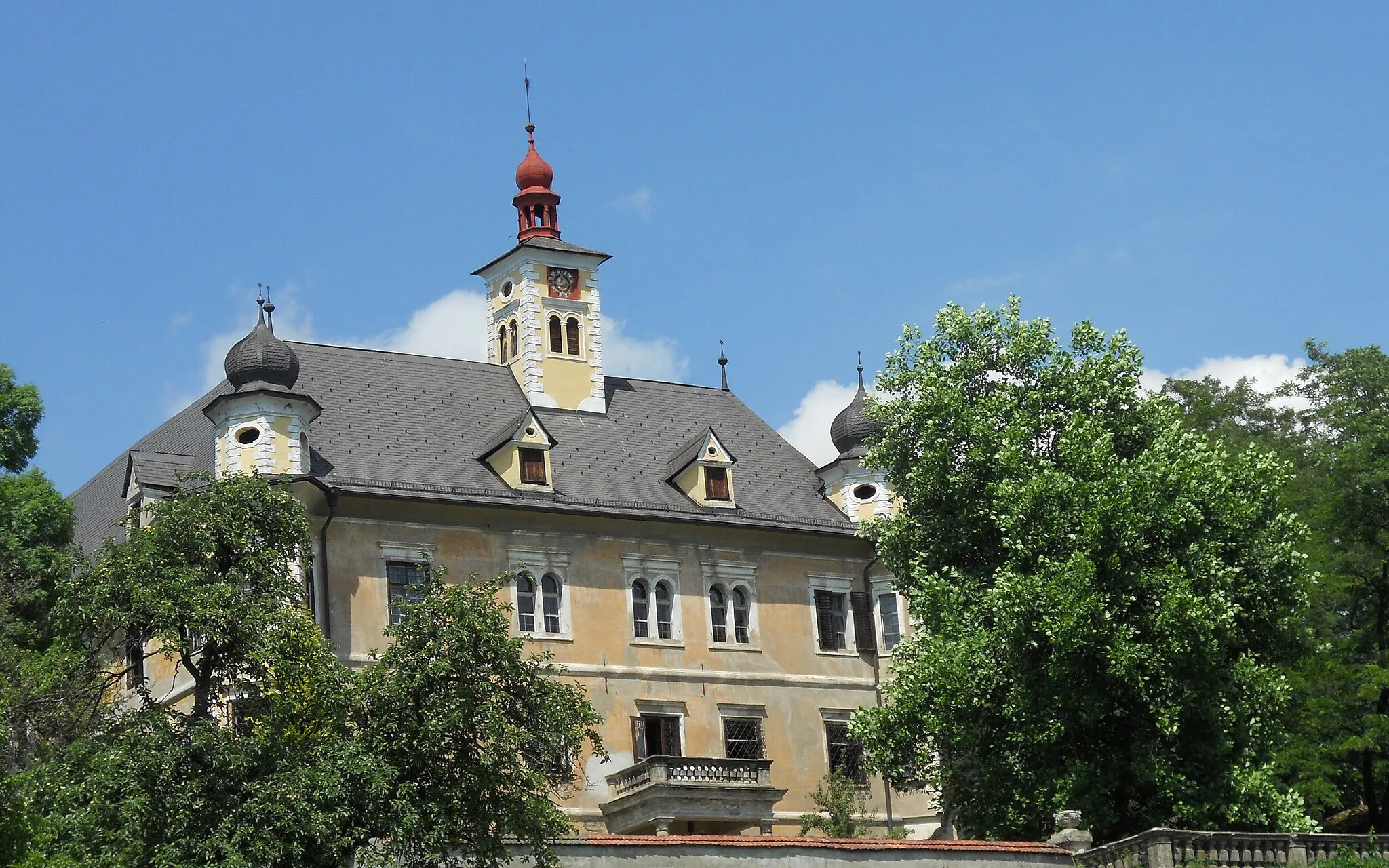 Photo showing: Schloss Spielberg, erbaut 1570 - Südfassade mit Turm