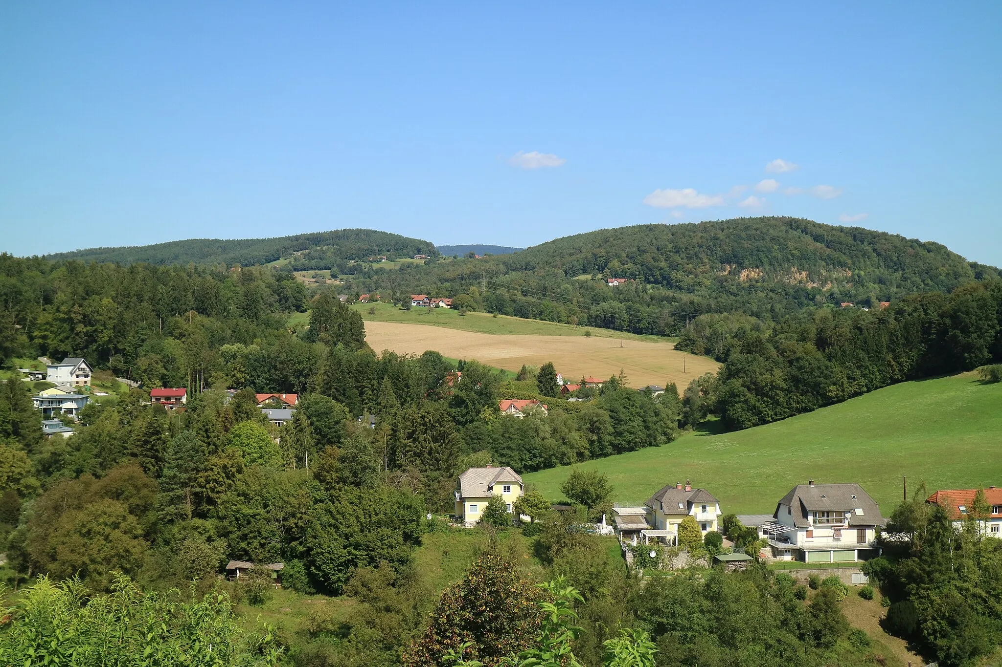 Photo showing: Lineckberg und Hauenstein von Südosten (Basilika Mariatrost), Graz-Mariatrost