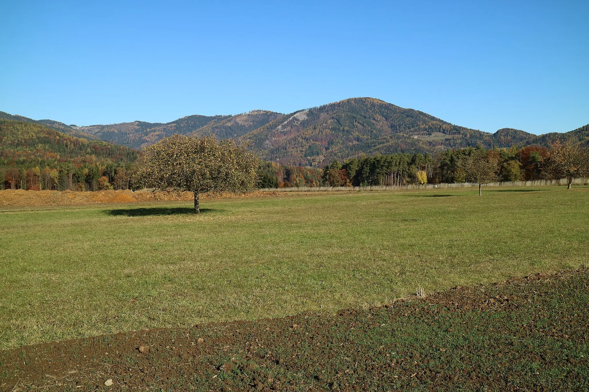 Photo showing: Zetz und Hoher Zetz von Süden (Landscha), Gemeinde Thannhausen, Steiermark