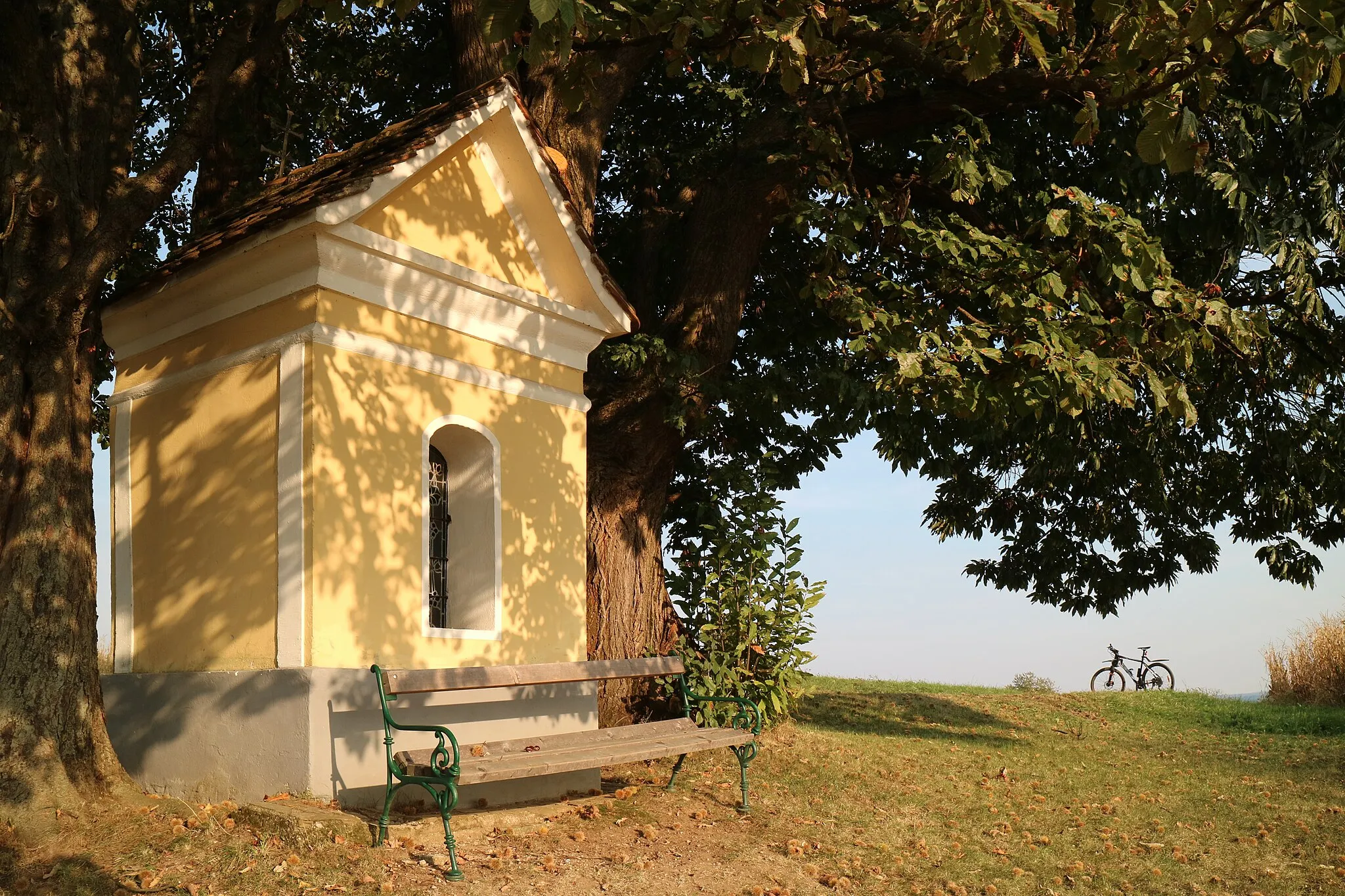 Photo showing: Kapelle und Bankerl am Kollischberg, Gemeinde Wildon (Steiermark)