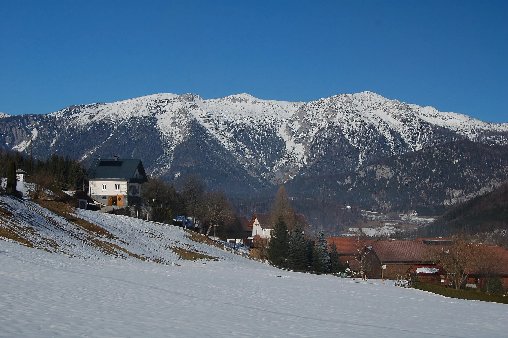 Photo showing: Sengsengebirge from Roßleithen viewing N.