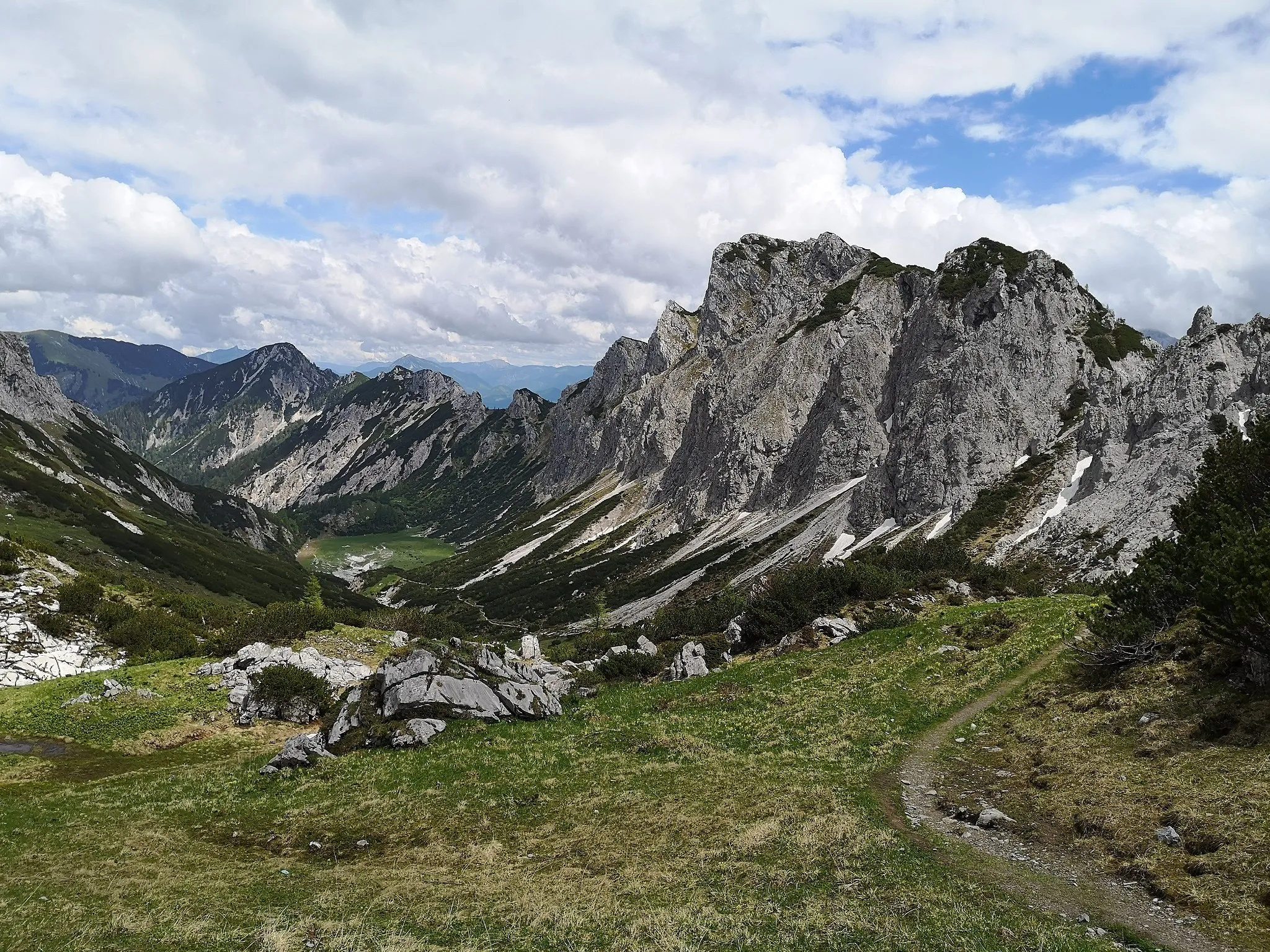 Photo showing: Blick (vom Admonterhaus) auf den Grabnerstein und den großen Seeboden