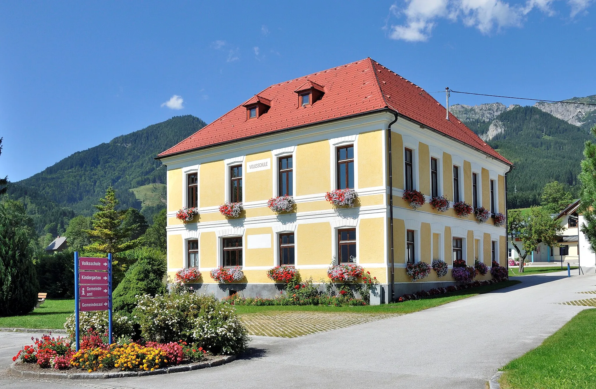 Photo showing: Volksschule Weng im Gesäuse, seit 2015 Gemeinde Admont.