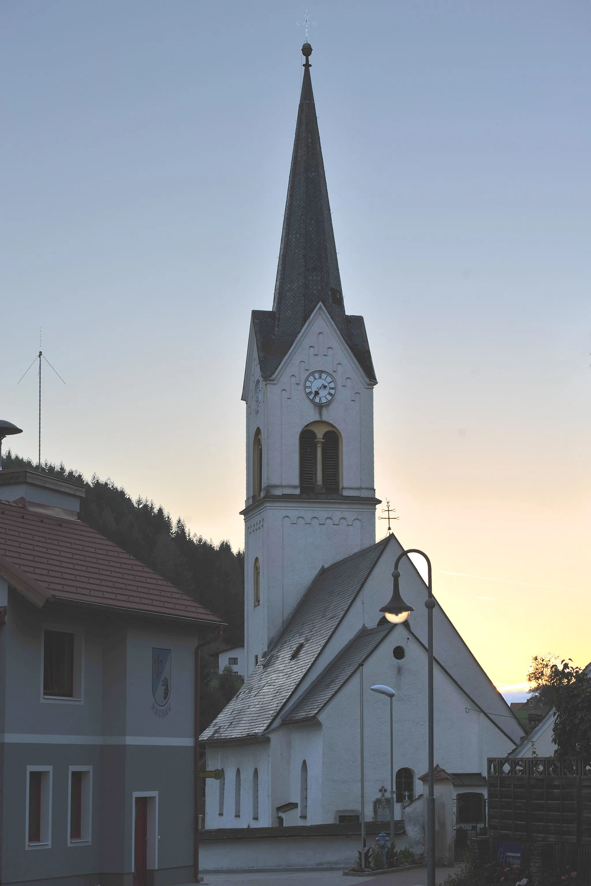 Photo showing: Kath. Pfarrkirche hl. Oswald

Dieses Foto wurde im Rahmen des von Wikimedia Österreich unterstützten Projekts Wiki takes oberes Murtal erstellt.

The making of this work was supported by Wikimedia Austria.
For other files made with the support of Wikimedia Austria, please see the category Supported by Wikimedia Österreich.