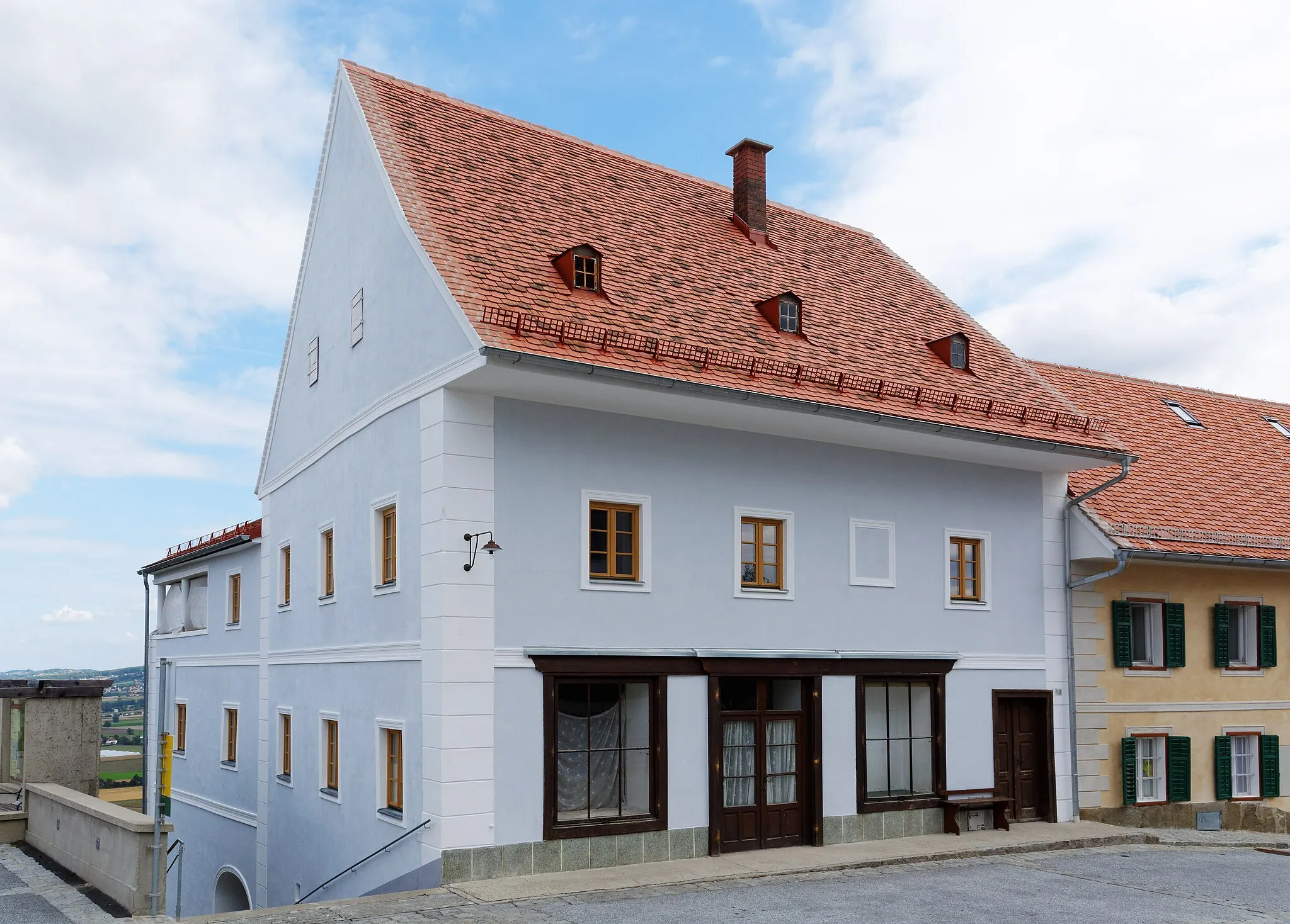 Photo showing: Residential and commercial building in Straden, Styria, Austria
