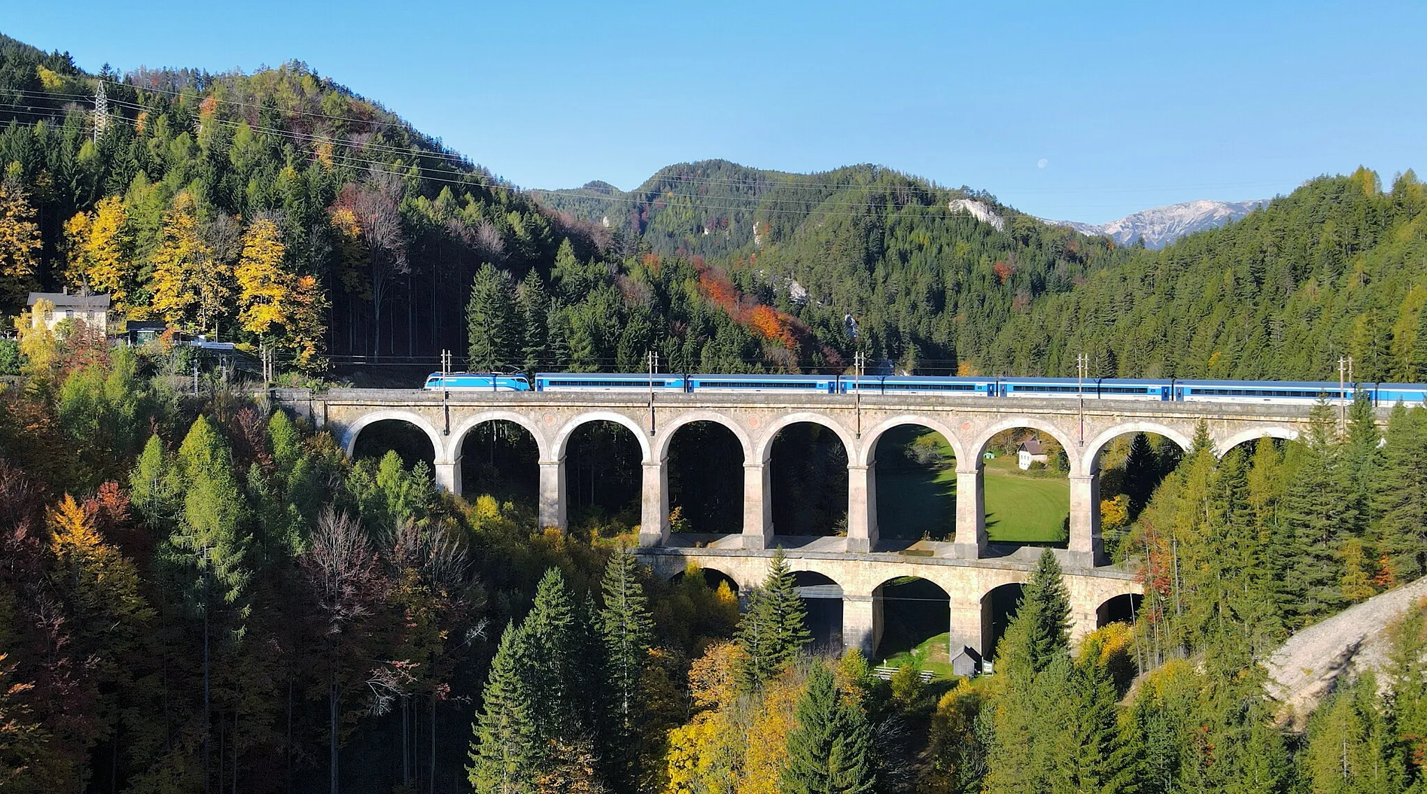 Photo showing: The Kalte Rinne viaduct of the Semmering railway in Breitenstein, Lower Austria.