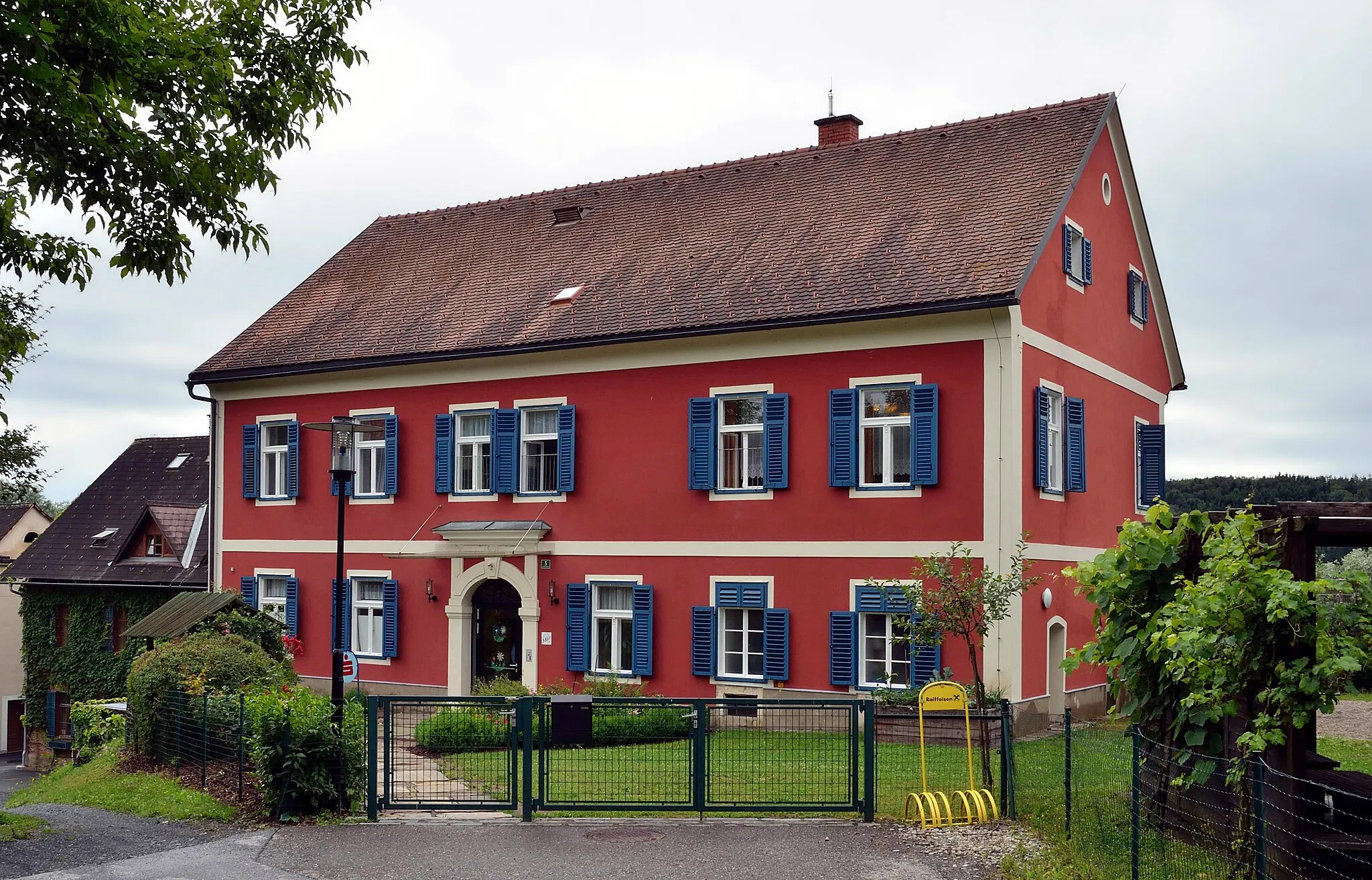 Photo showing: Kindergarten and old rectory at Gleinstätten, Styria.