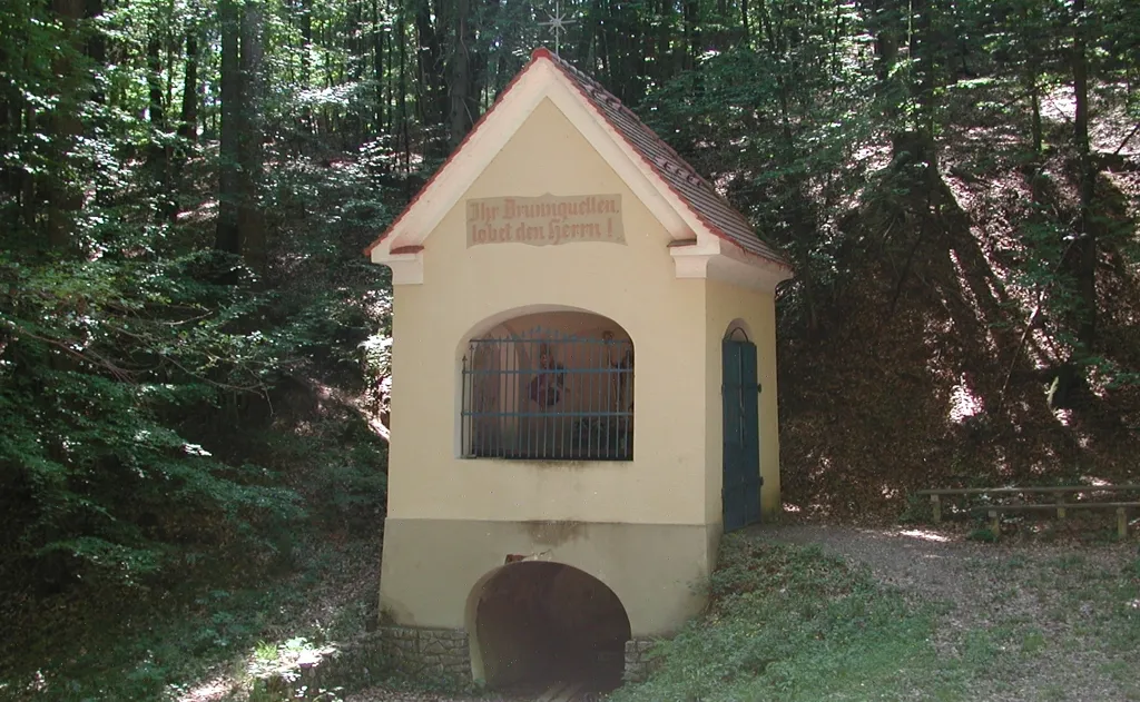 Photo showing: Die Kapelle Ulrichsbrunn mit Quelle unter der Kapelle.