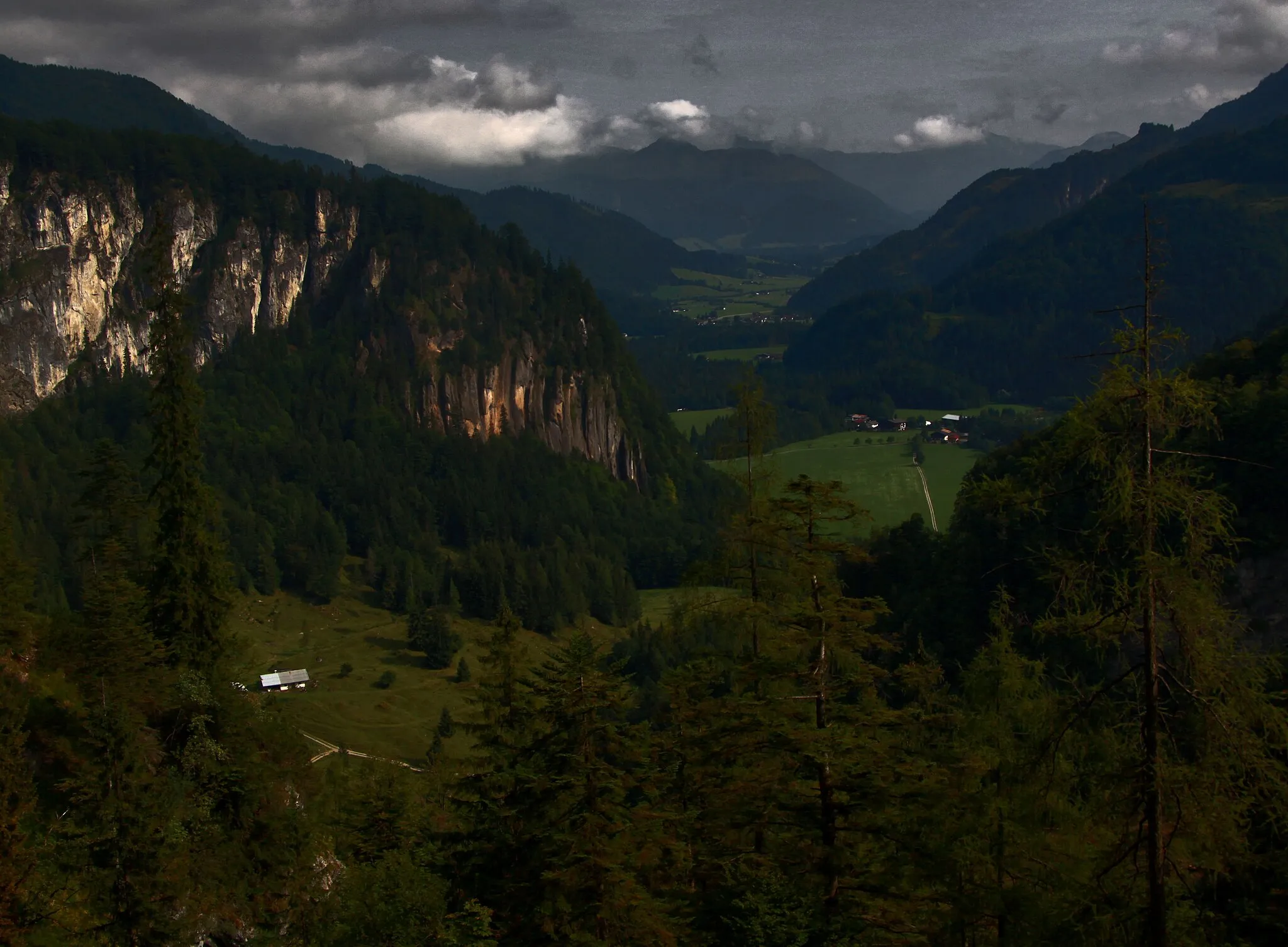 Photo showing: Griesenau. Dans la montée à l'alpage de Mauk Alm.