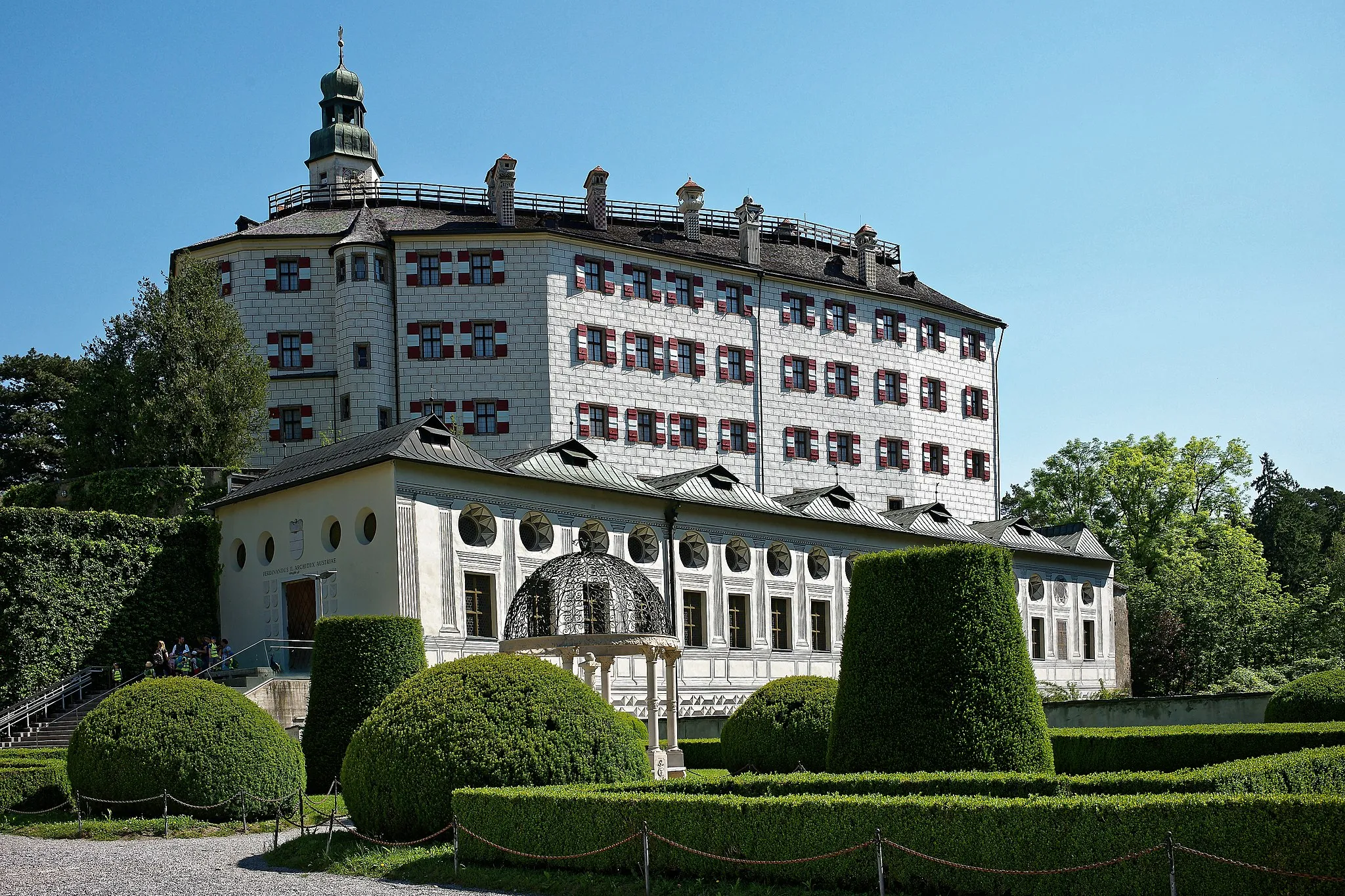 Photo showing: Schlossanlage und Garten von Ambras, aussen